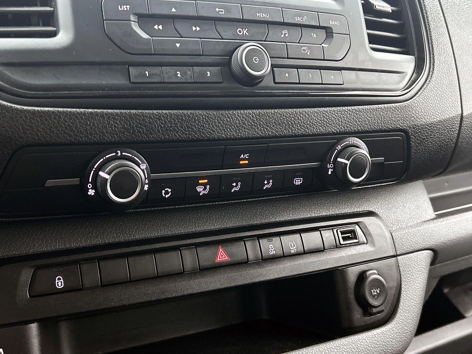 Opel-Vivaro-e-image-22