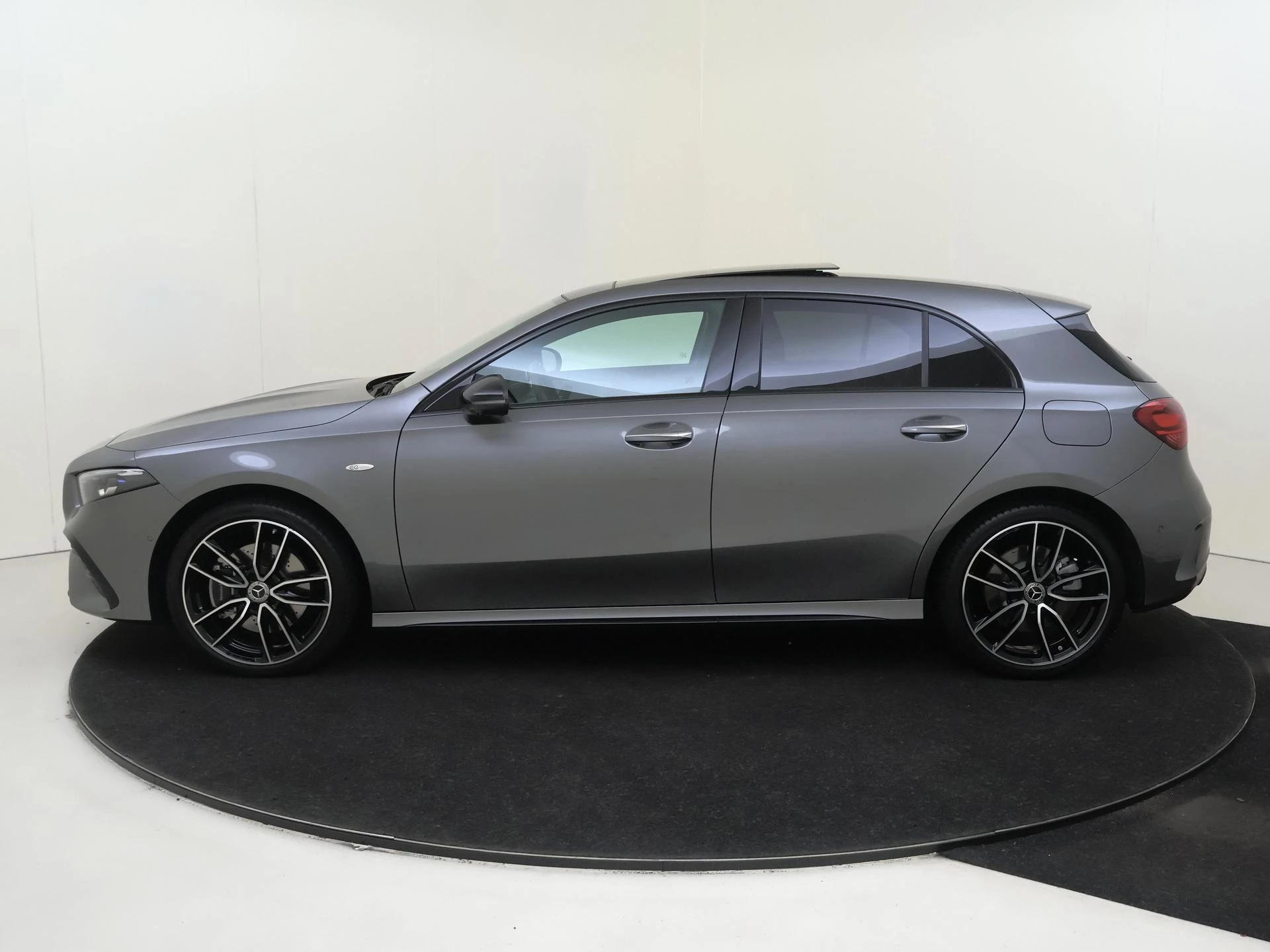 Mercedes-Benz A-Klasse 250 e Business Solution AMG