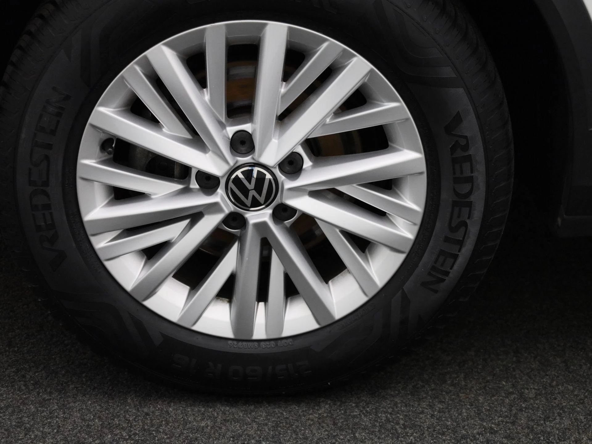 Volkswagen-T-Roc-image-11