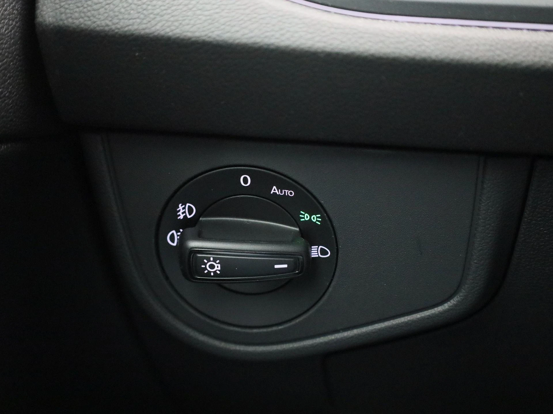Volkswagen-Polo-image-18