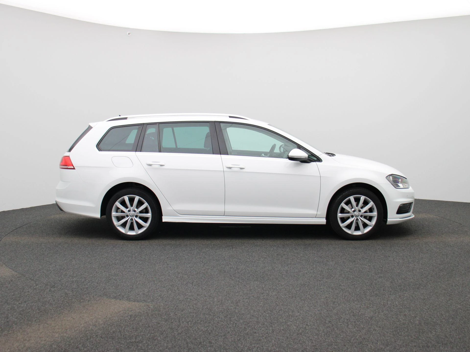 Volkswagen-Golf-image-5