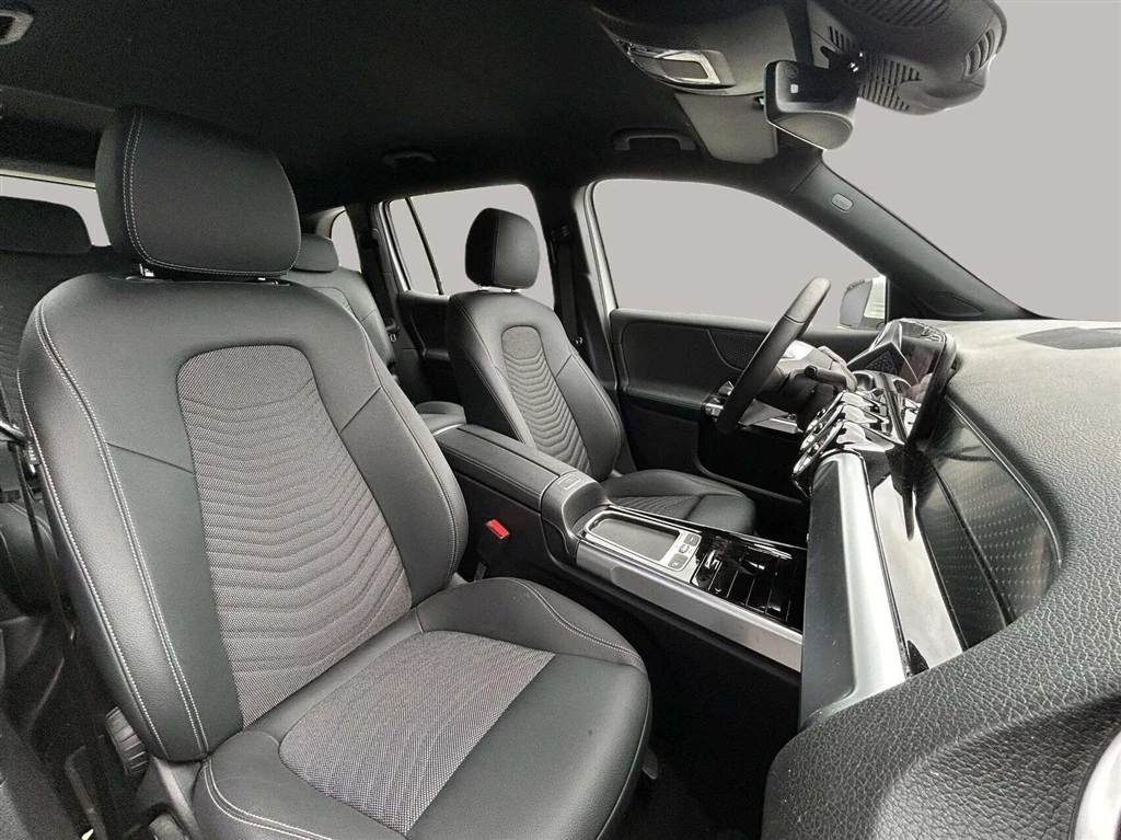 Mercedes-Benz-EQB-image-19