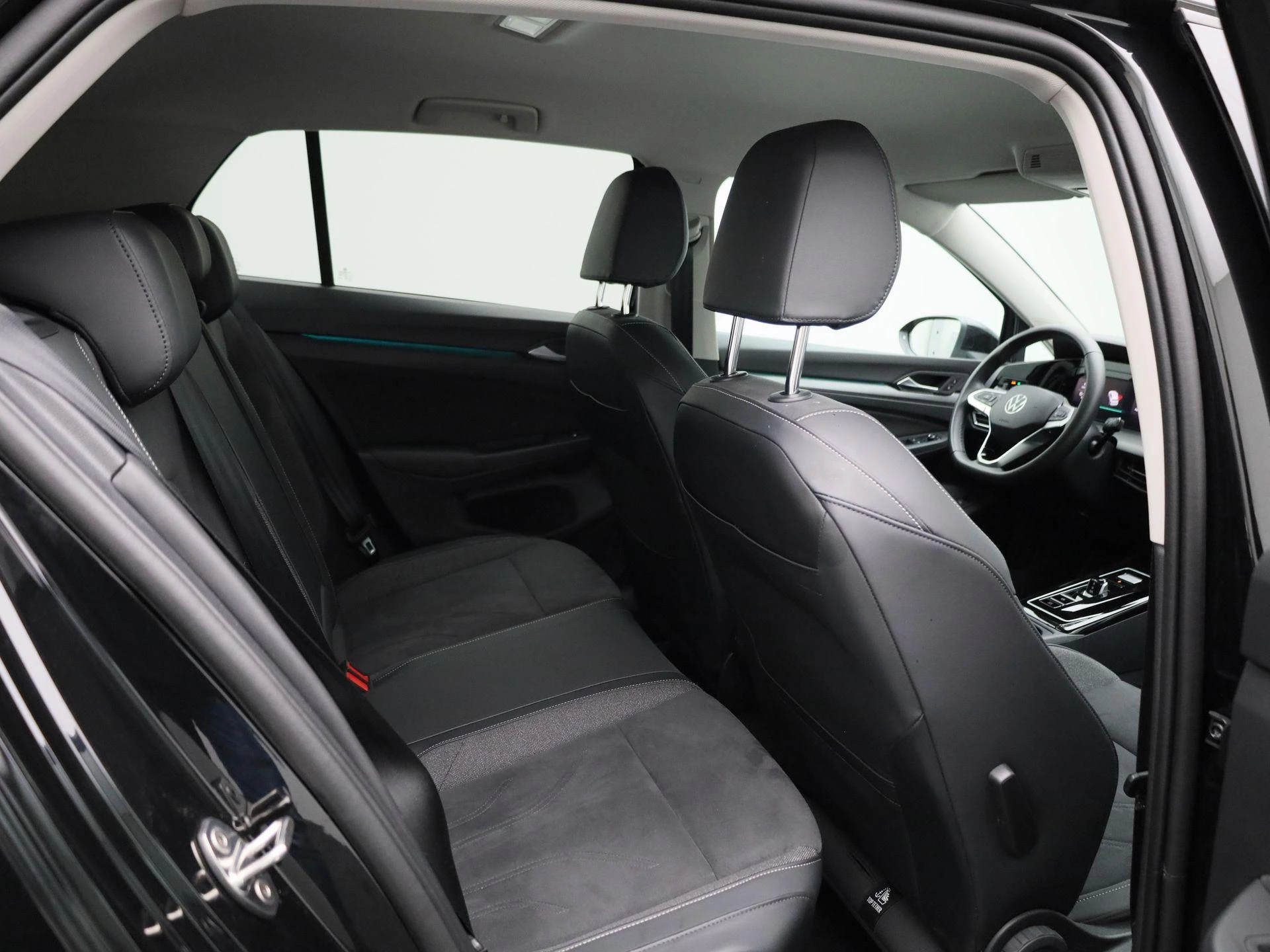 Volkswagen-Golf-image-44
