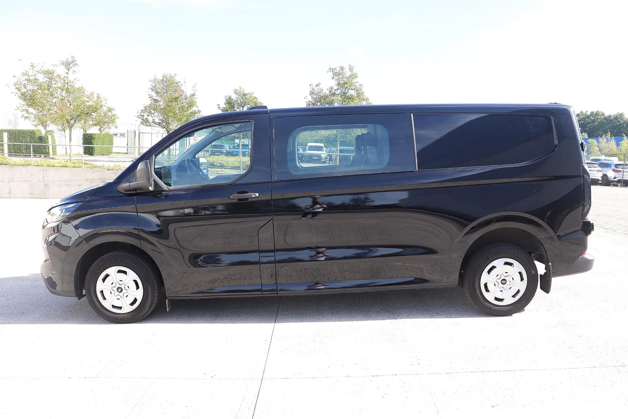Ford-Transit Custom-image-2
