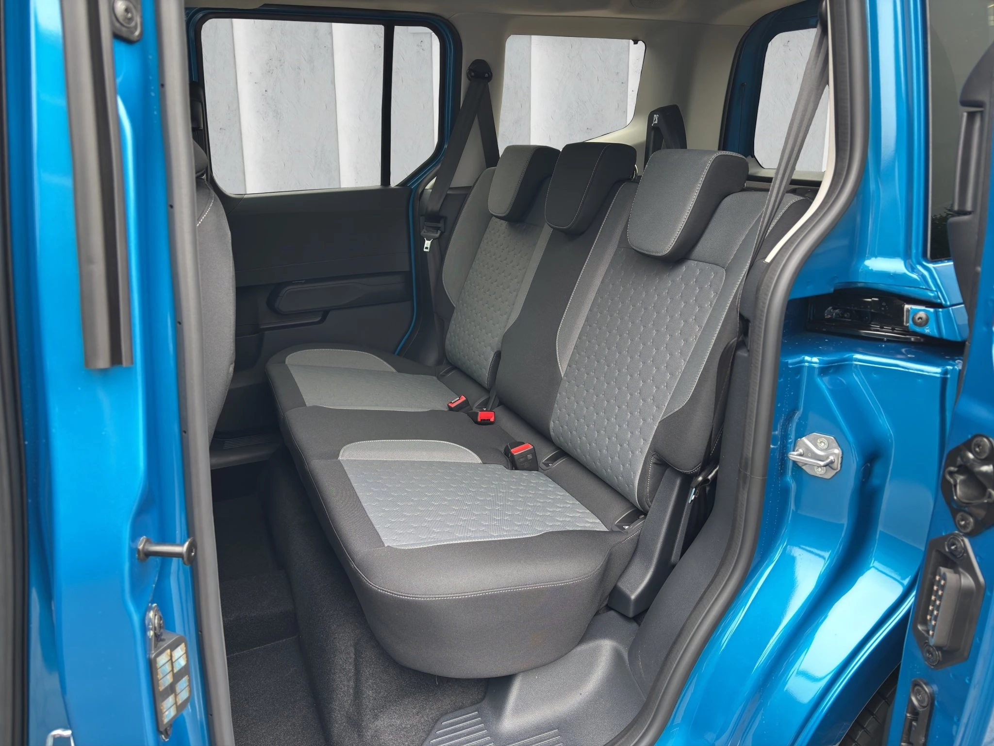 Ford-Tourneo Courier-image-10