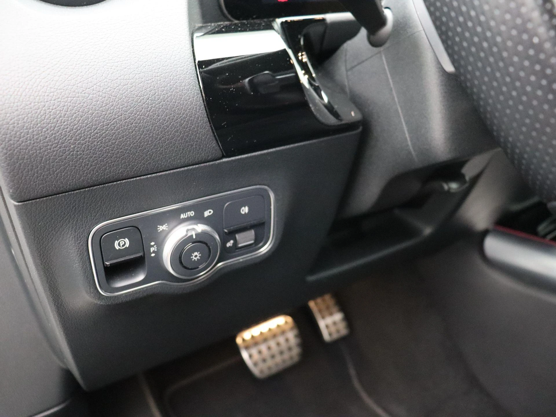 Mercedes-Benz EQA 250 AMG Line + PANORAMISCH DAK + CARPLAY + SURROUND VIEW CAMERA