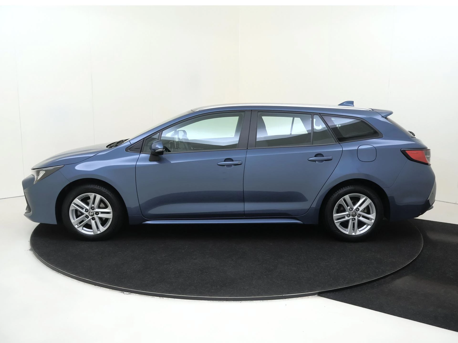 Toyota-Corolla Touring Sports-image-7
