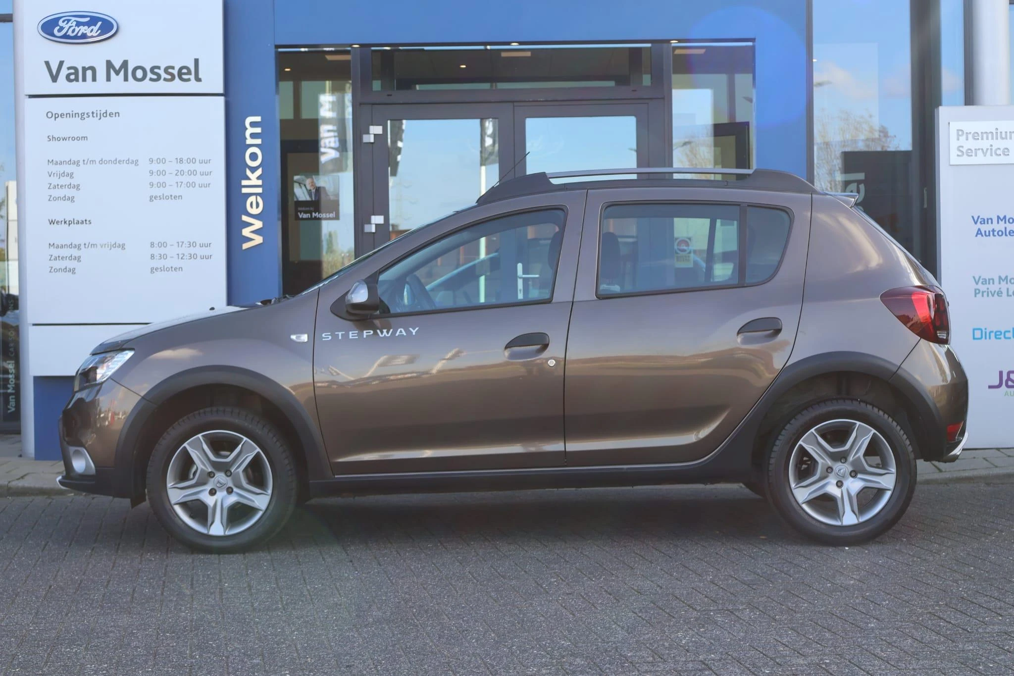 Dacia-Sandero Stepway-image-2