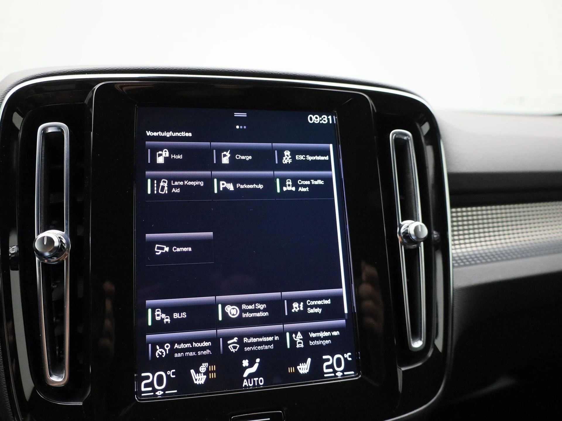 Volvo-XC40-image-17