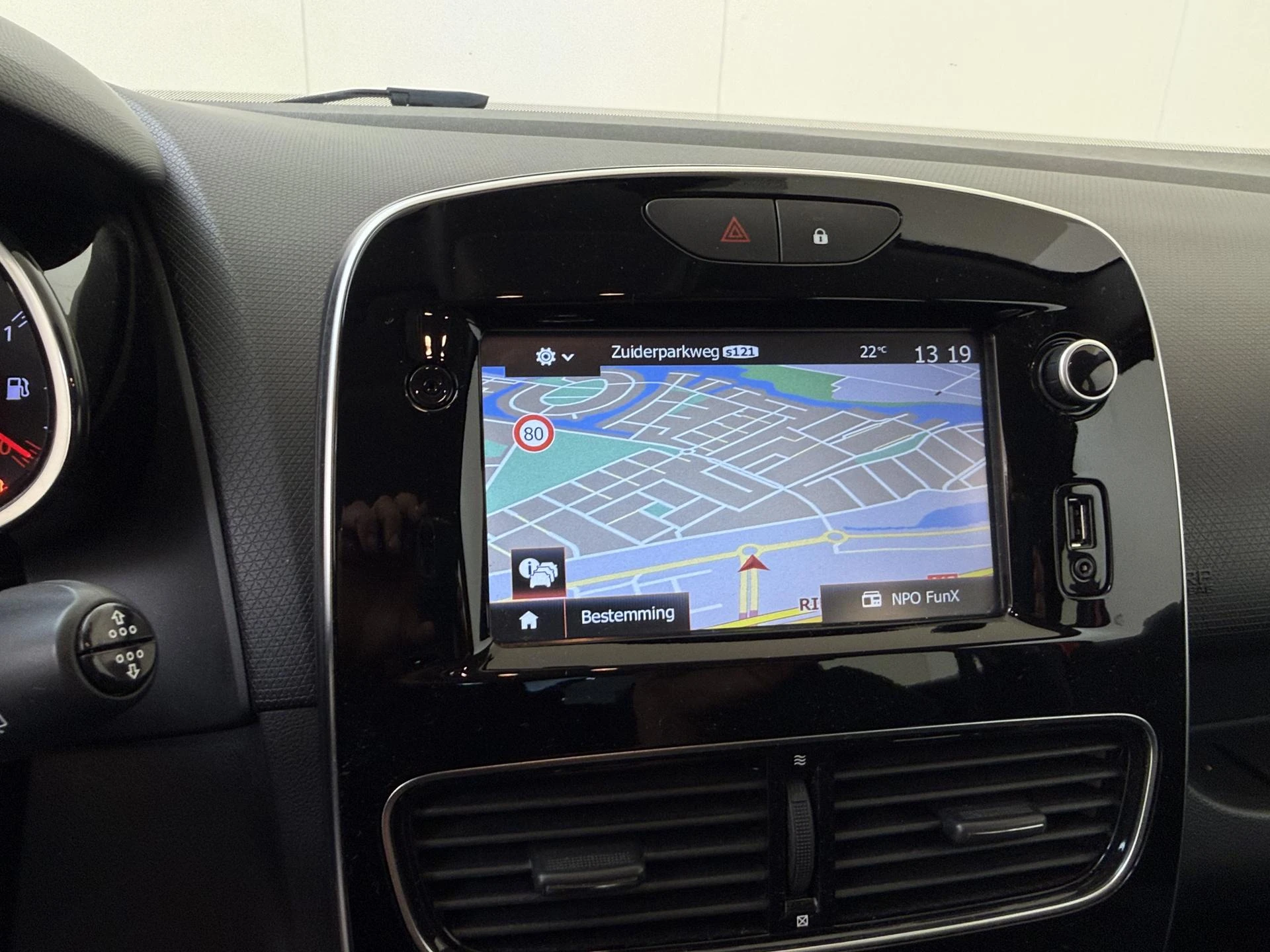 Renault-Clio-image-17