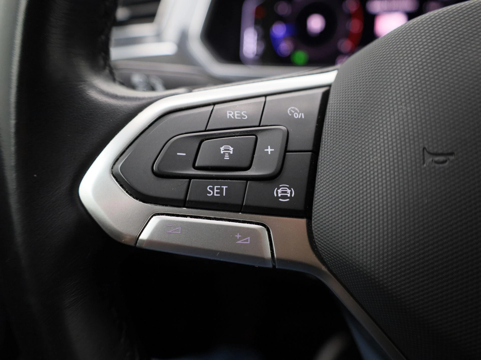 Volkswagen-Tiguan-image-21
