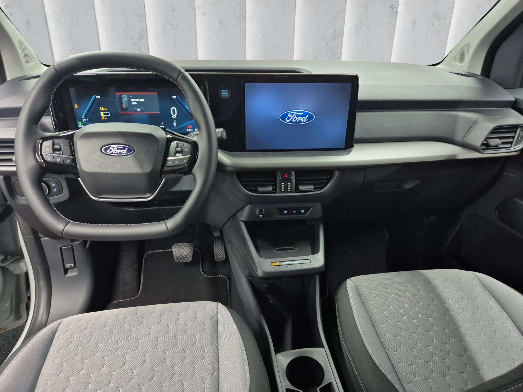 Ford-Tourneo Courier-image-11