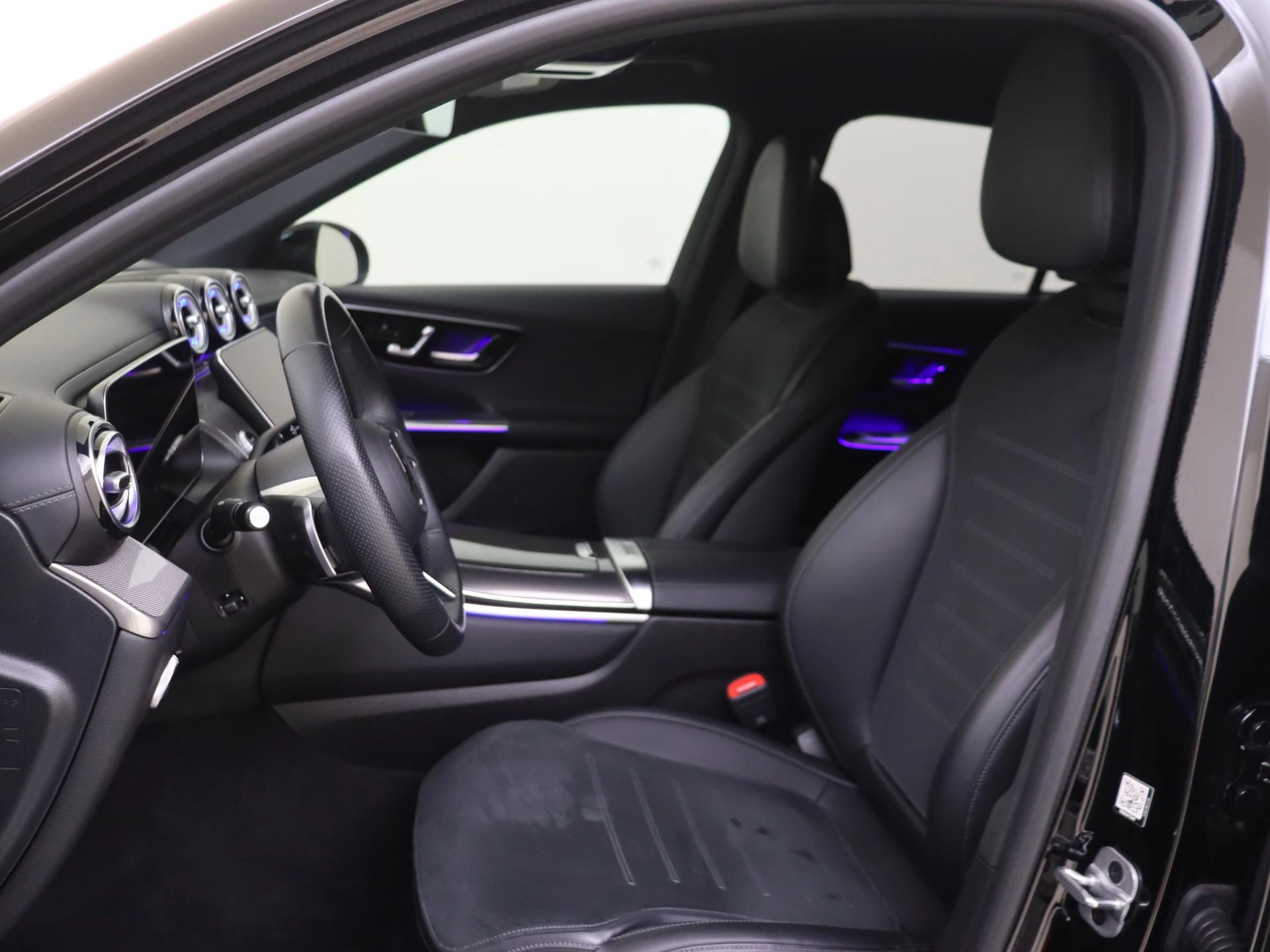 Mercedes-Benz-GLC-image-14