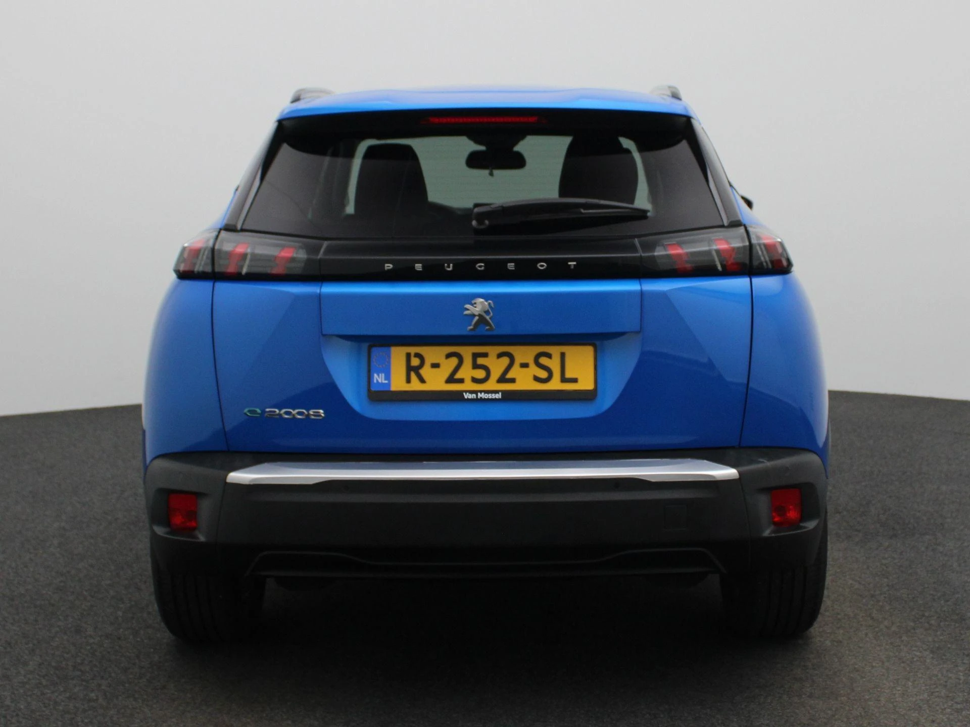 Peugeot-e-2008-image-4