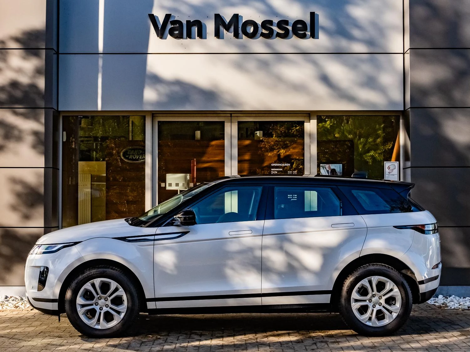 Land Rover-Range Rover Evoque-image-2