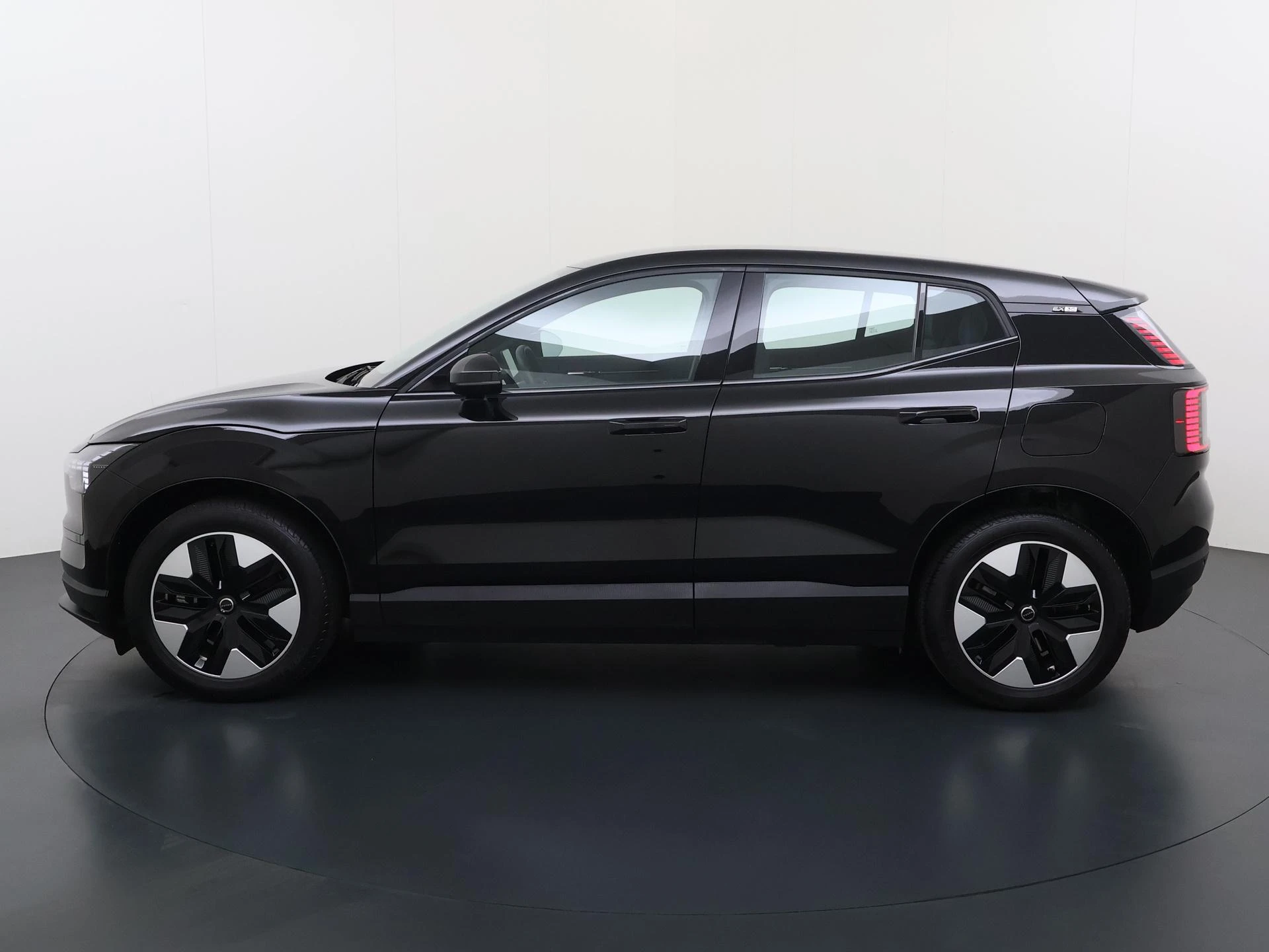 Volvo-EX30-image-1
