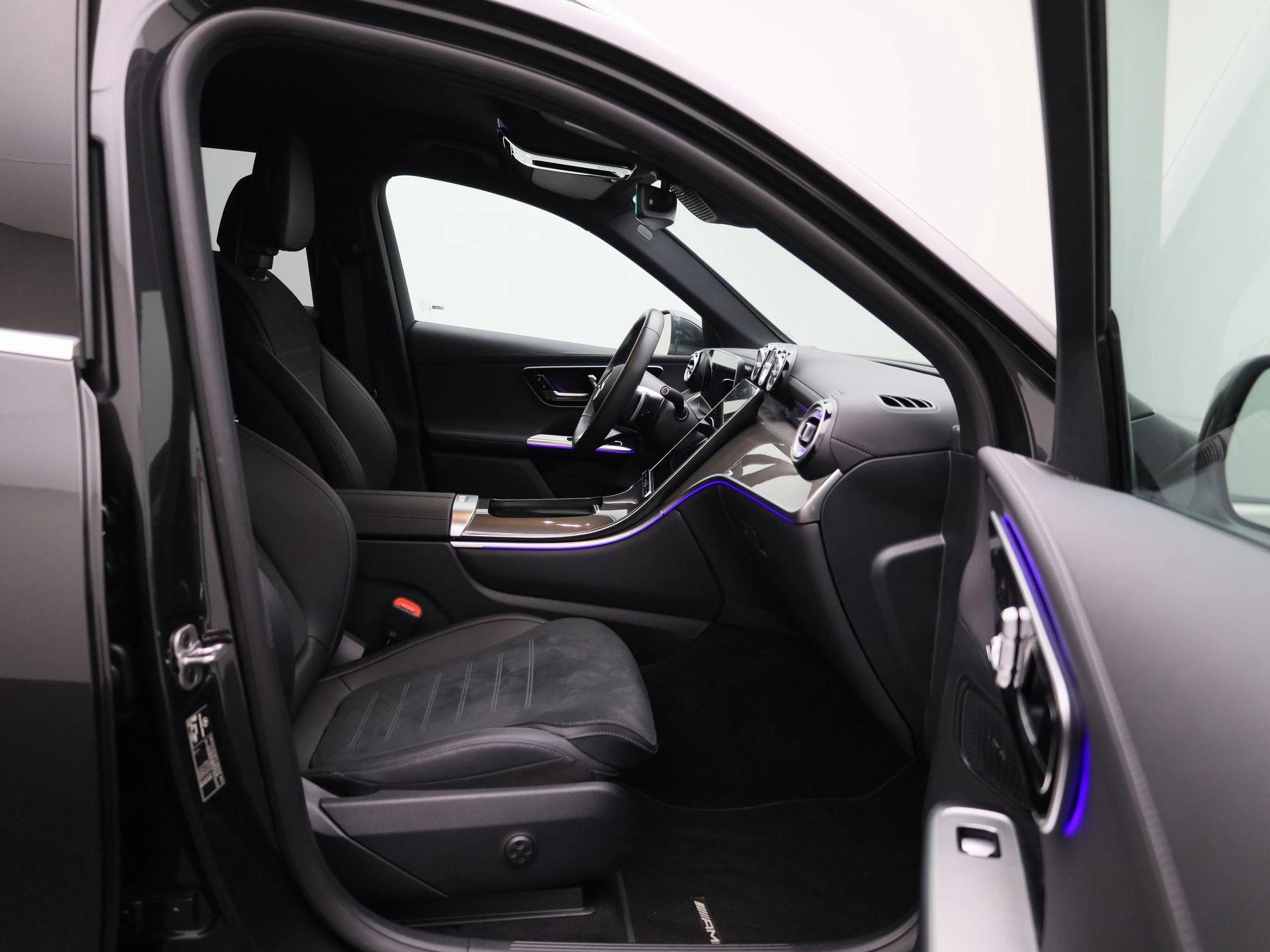 Mercedes-Benz-GLC-image-41