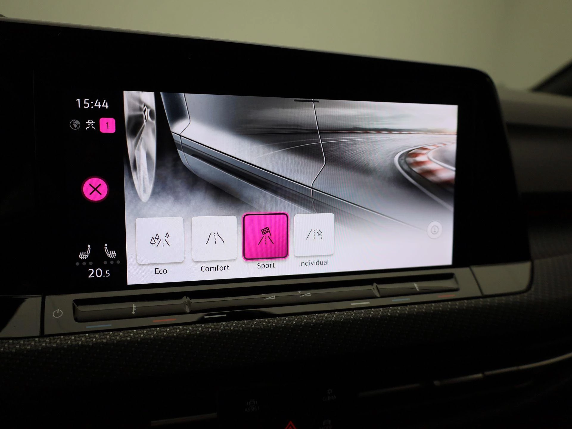 Volkswagen-Golf-image-28