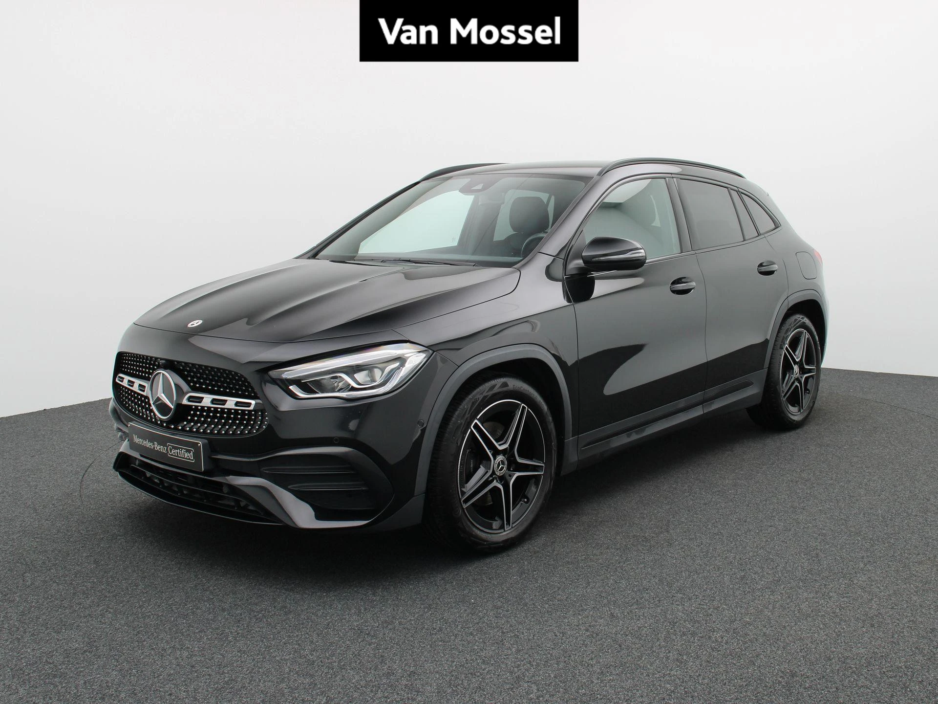Mercedes-Benz-GLA-image-0