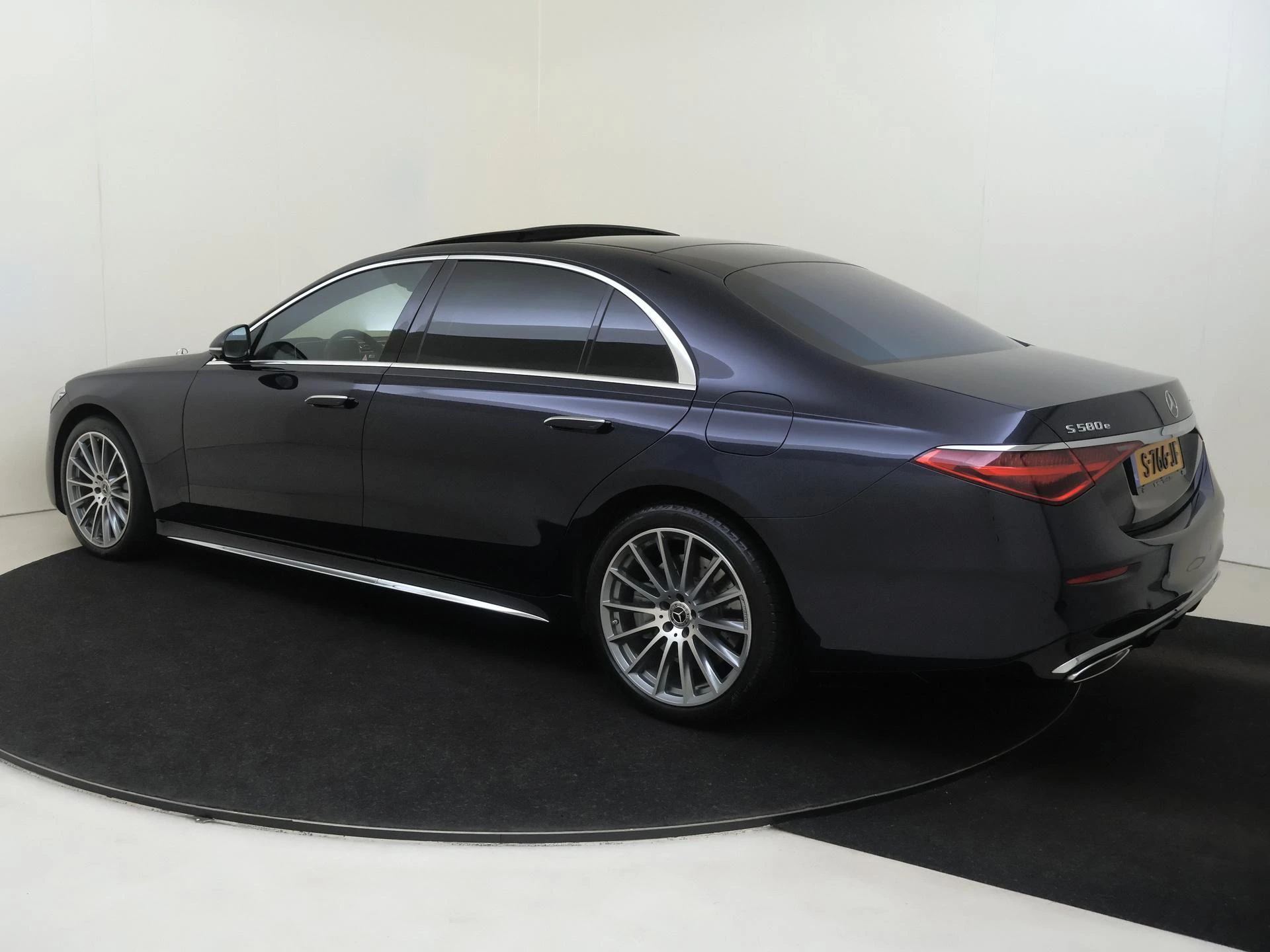 Mercedes-Benz-S-Klasse-image-5