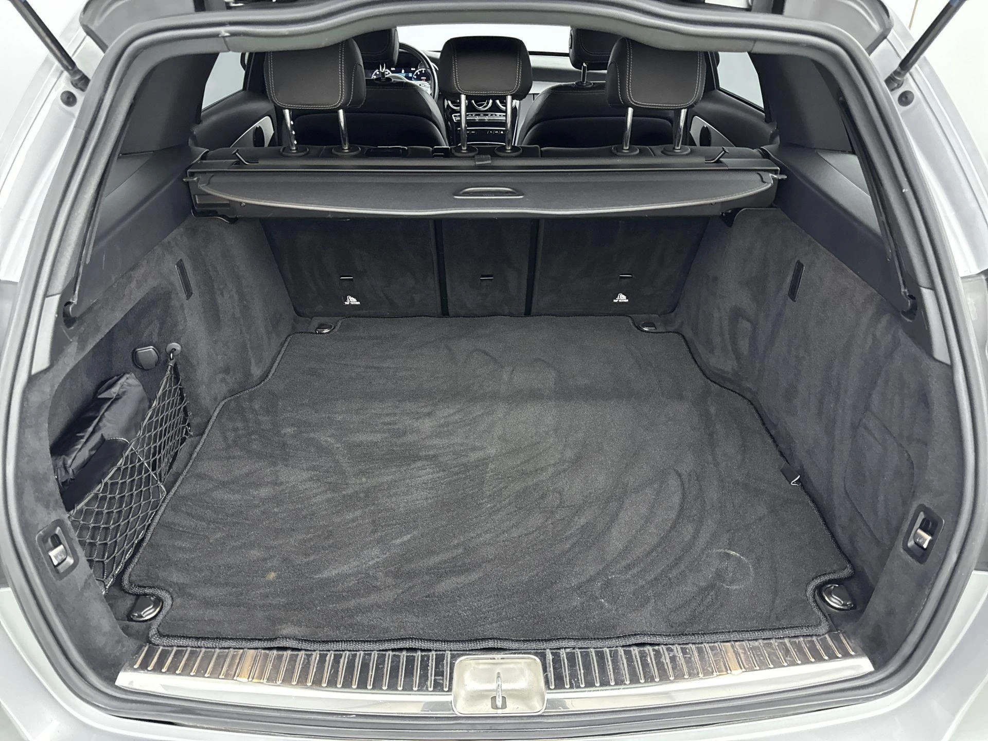 Mercedes-Benz-C-Klasse-image-11