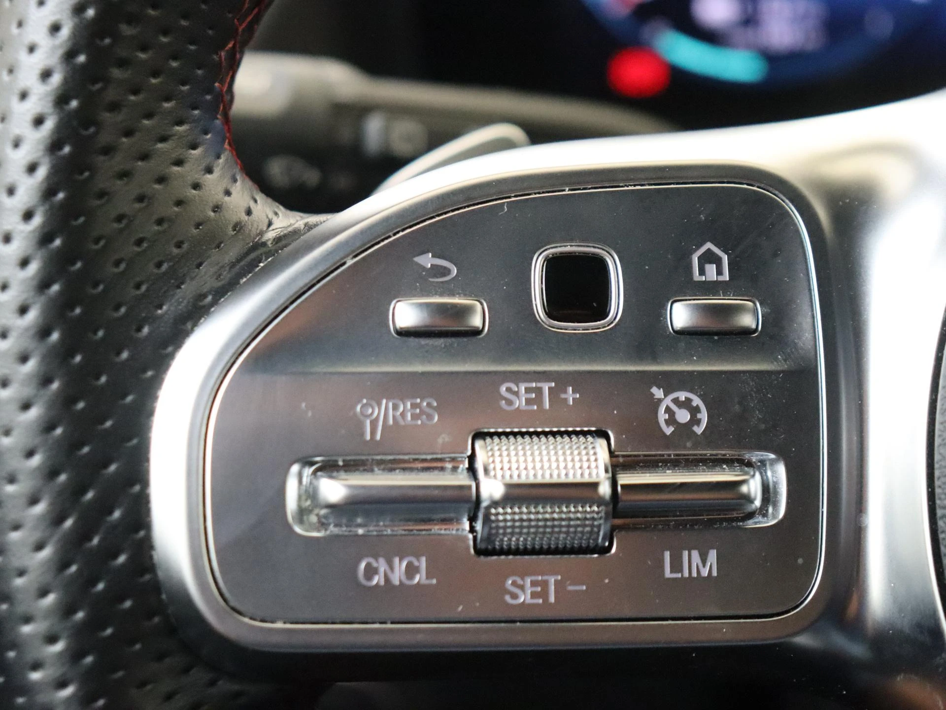 Mercedes-Benz-EQA-image-16