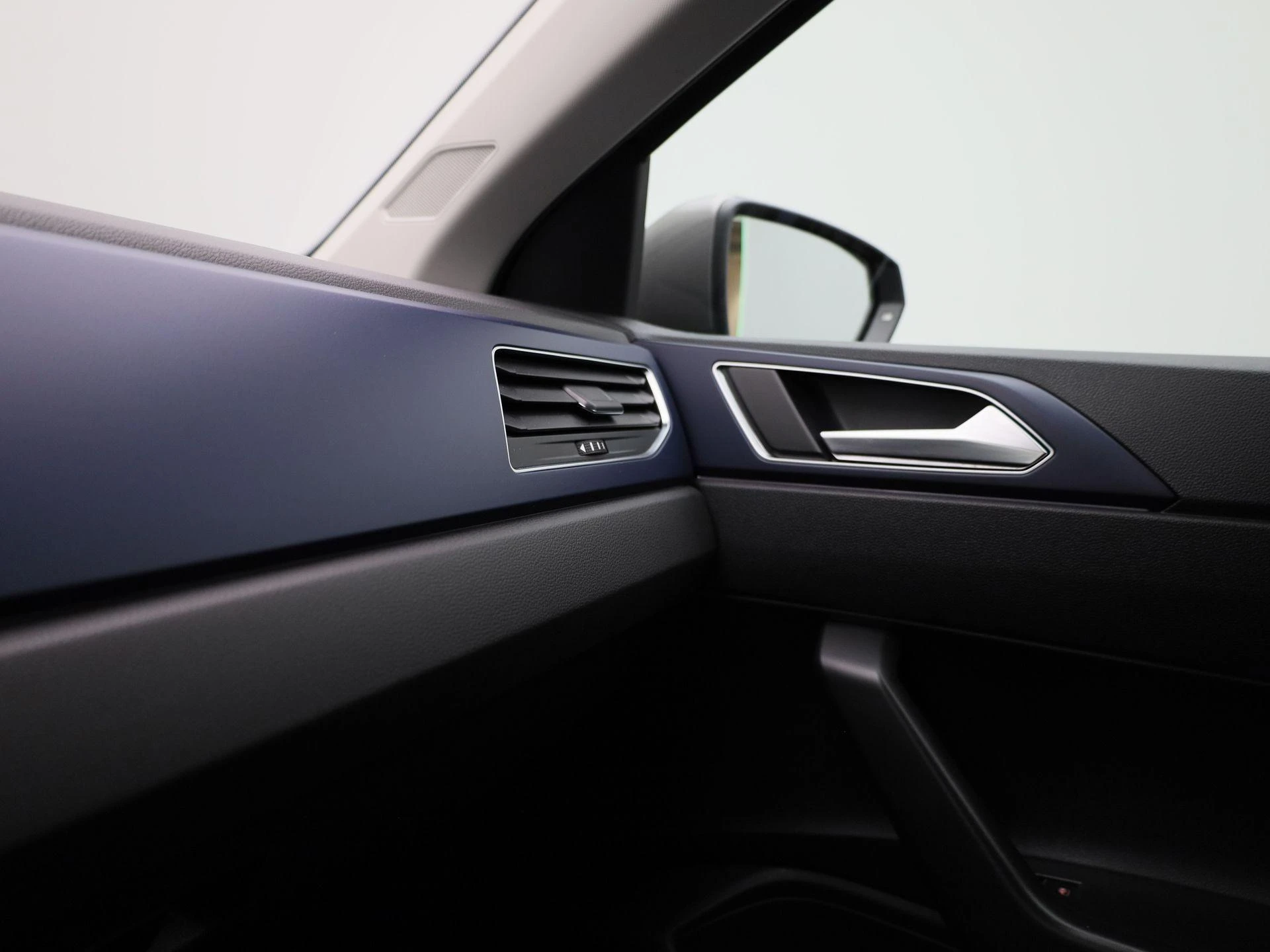 Volkswagen-Polo-image-27