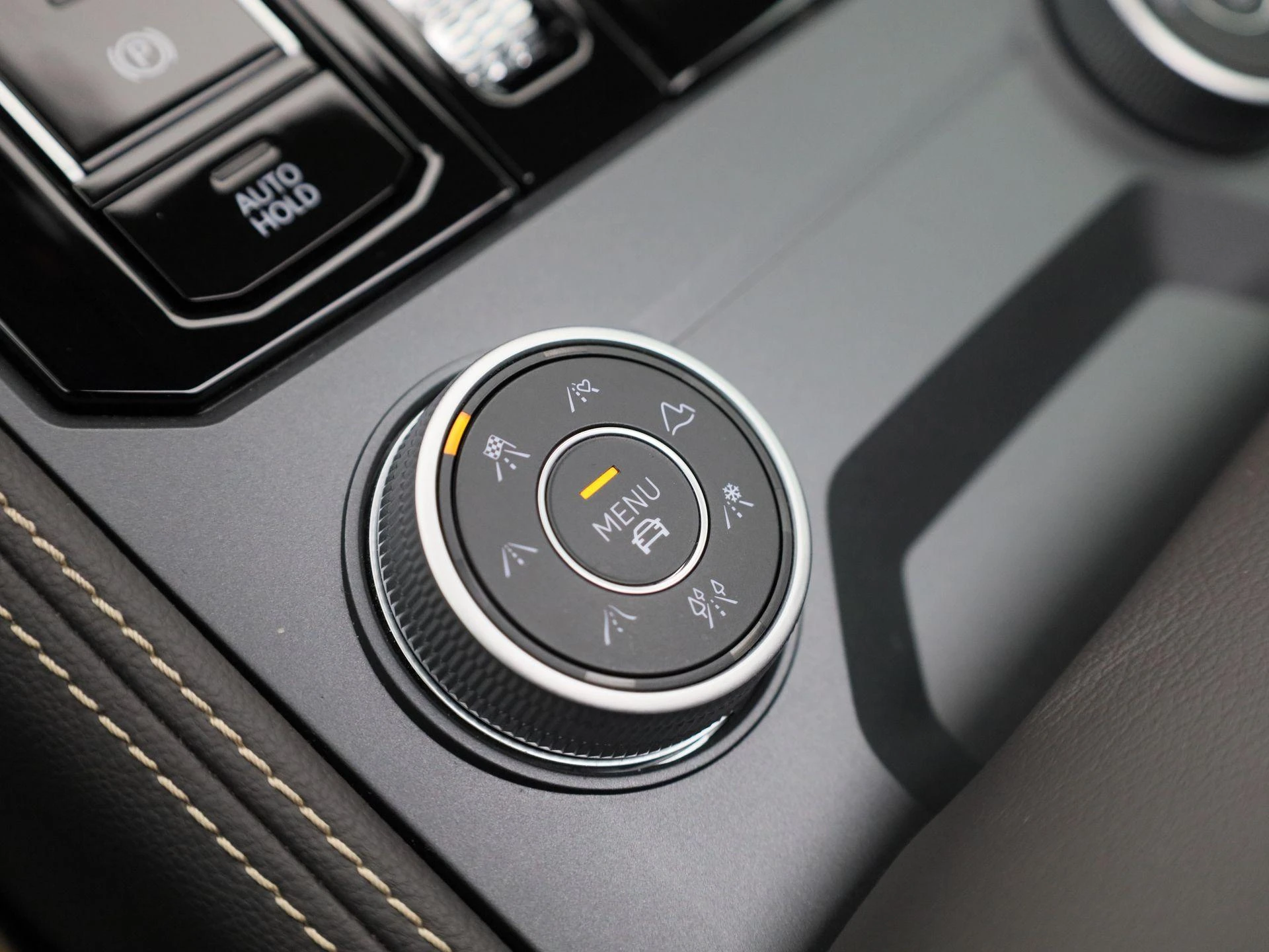 Volkswagen-Touareg-image-19