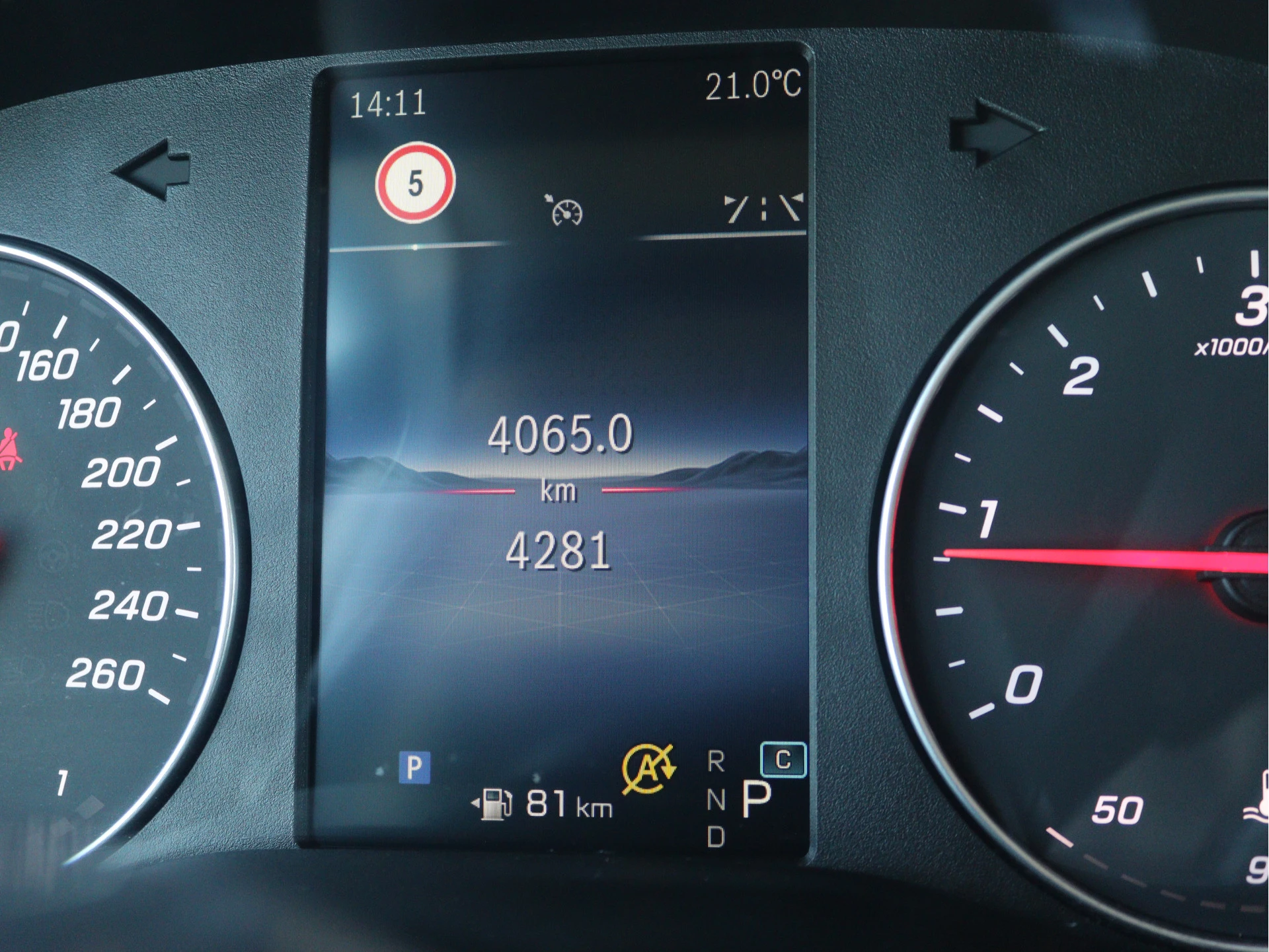 Mercedes-Benz-Vito-image-5