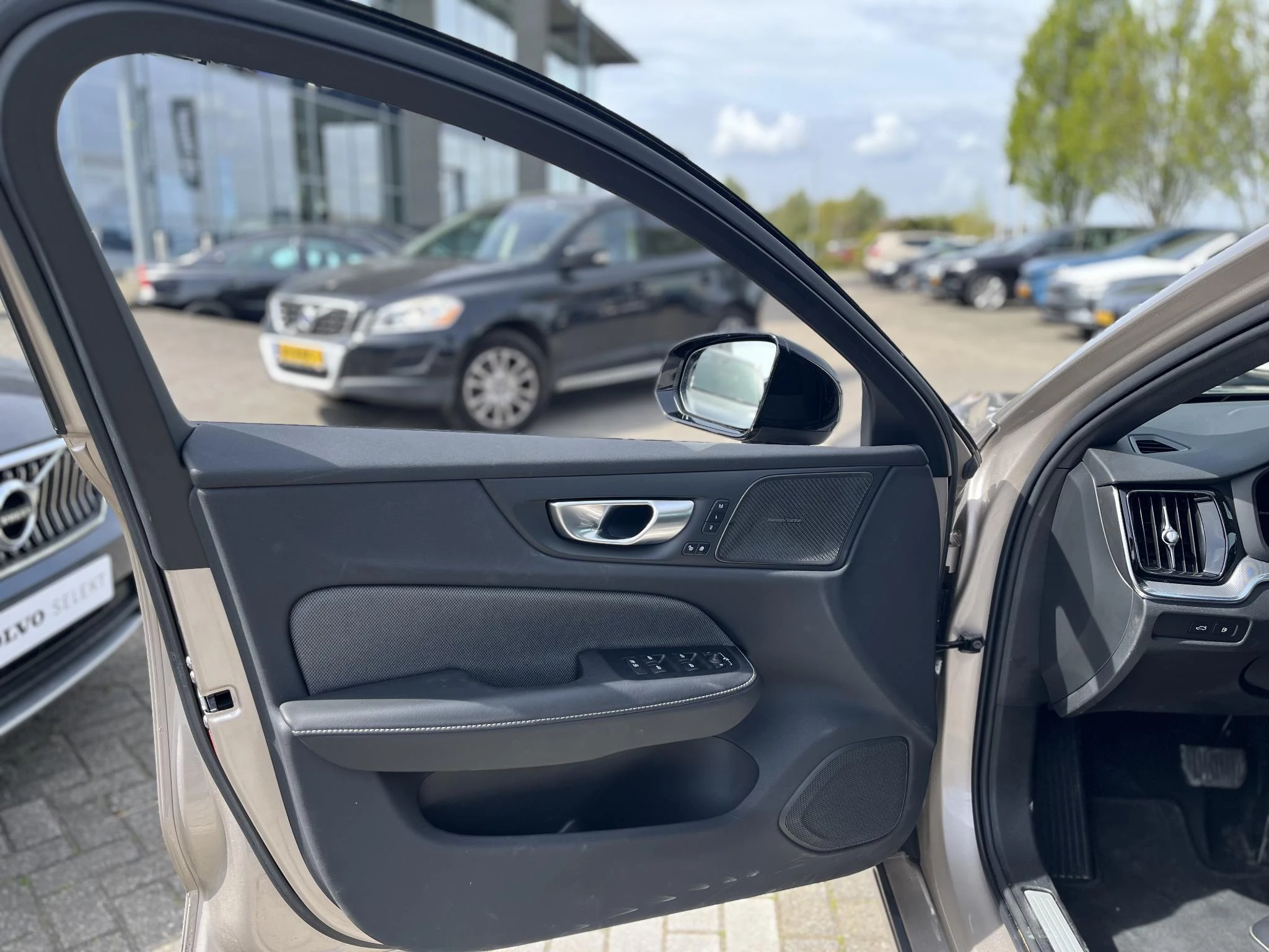 Volvo V60 T6 Plug-in hybrid AWD Plus Dark