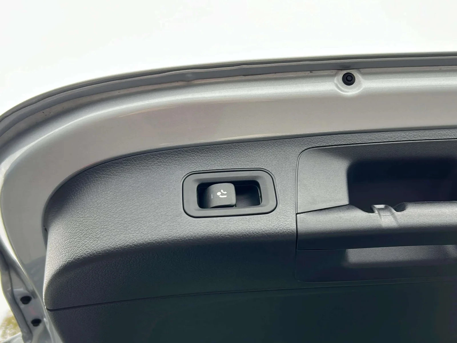 Mercedes-Benz-EQA-image-19