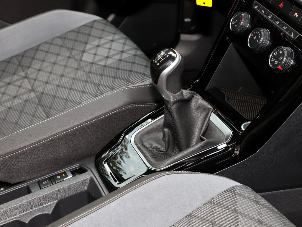 Volkswagen-T-Roc-image-8