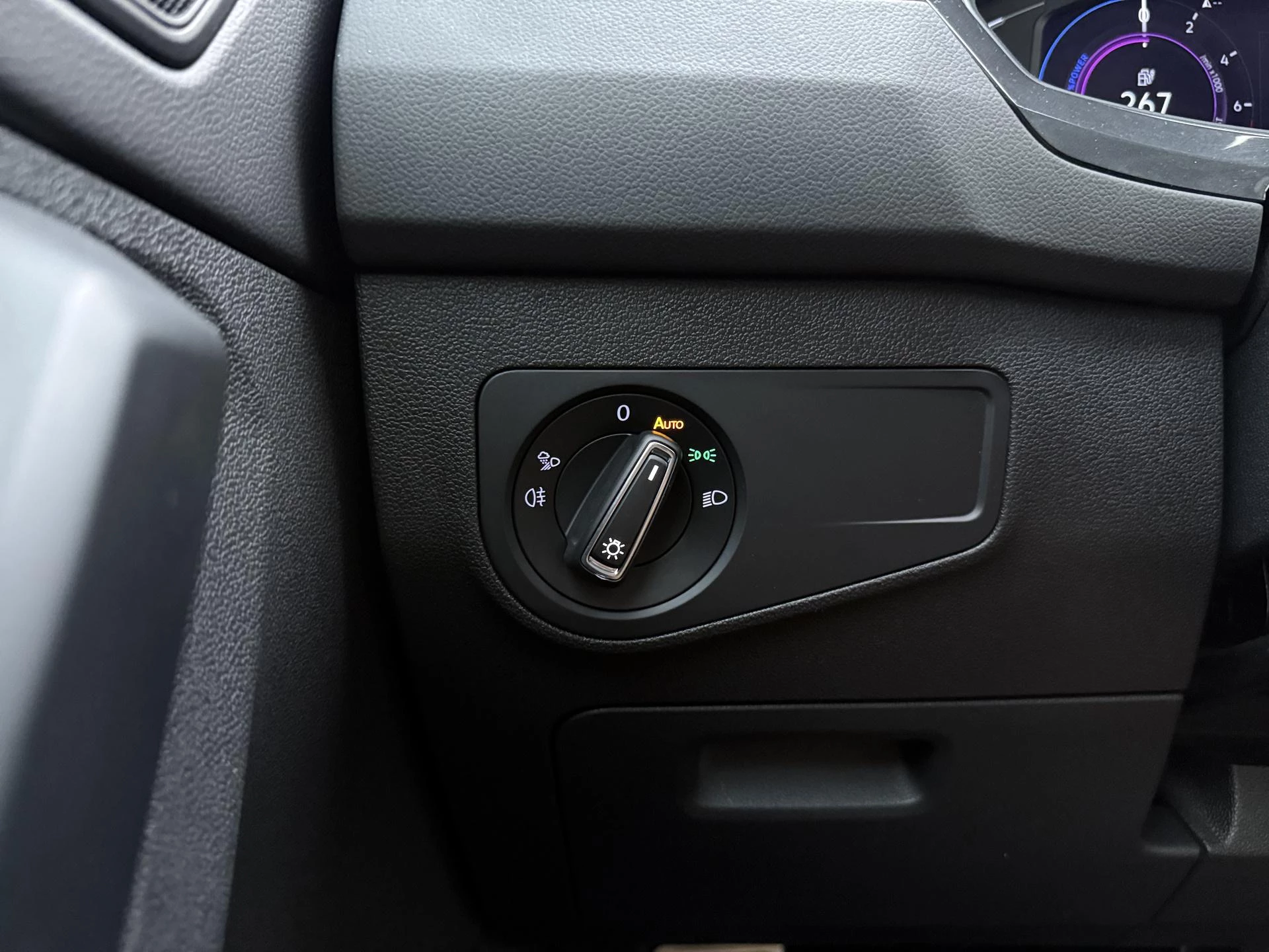 Volkswagen-Tiguan-image-17