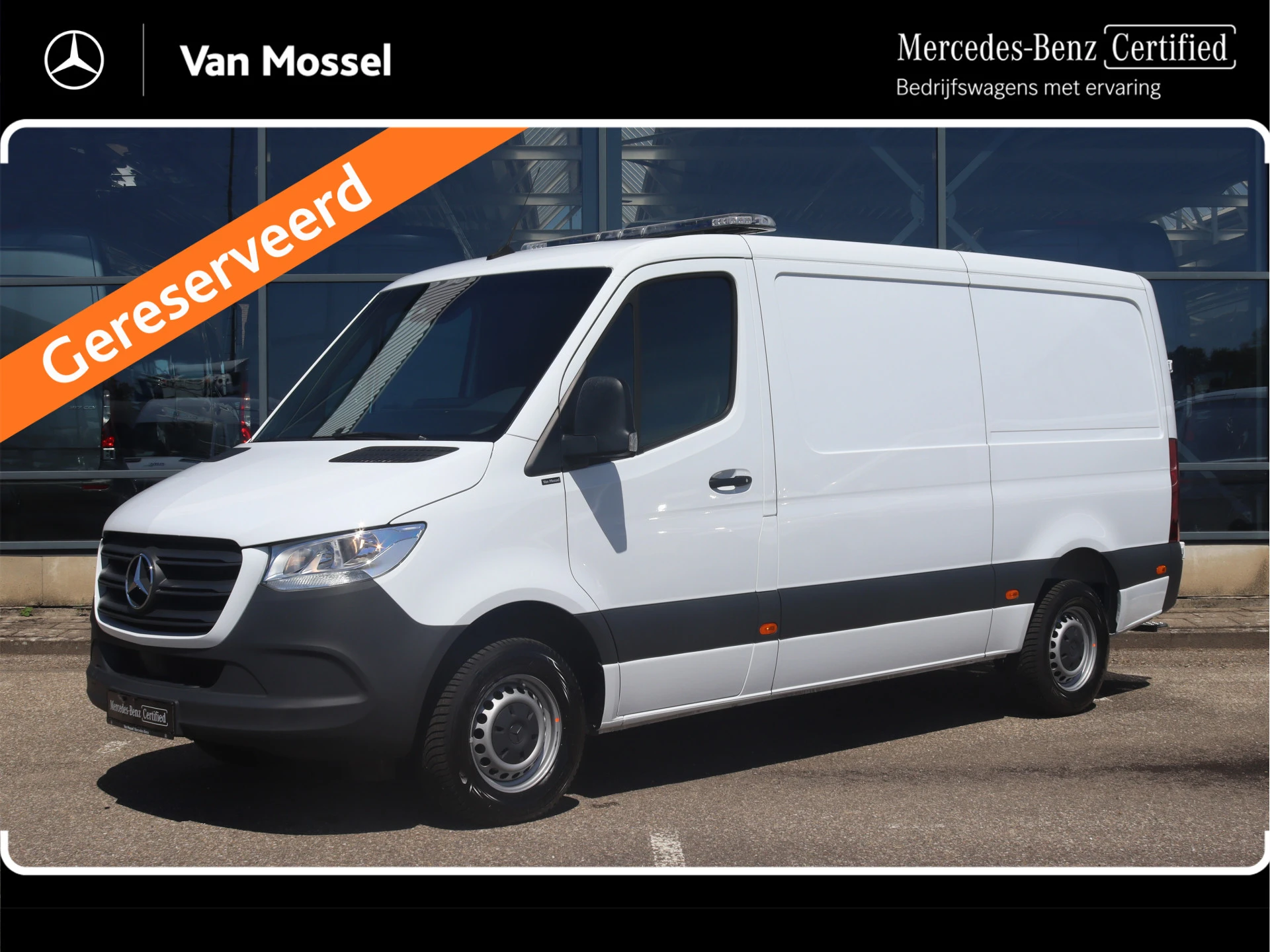 Mercedes-Benz-Sprinter-image-0