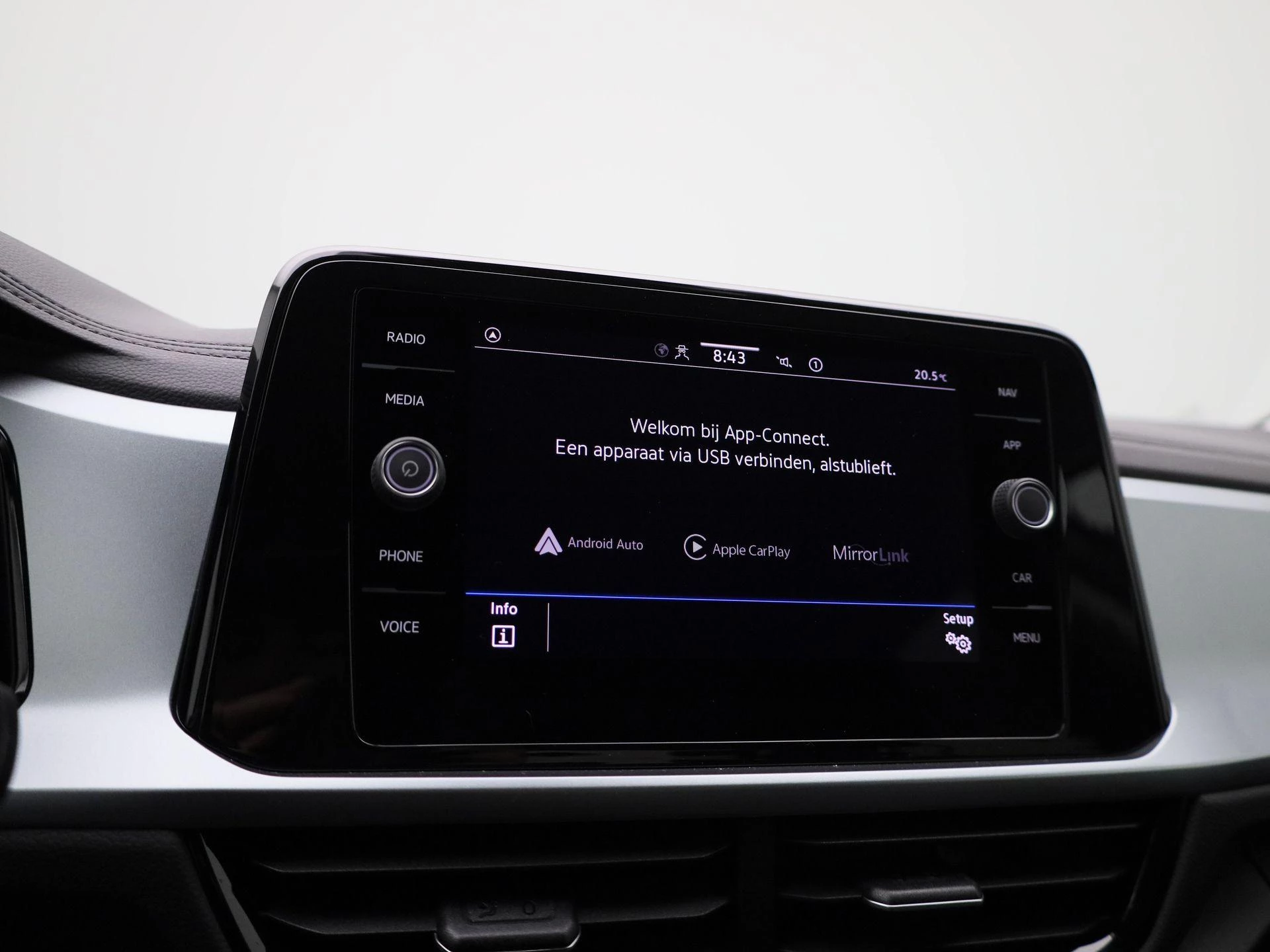 Volkswagen-T-Roc-image-25