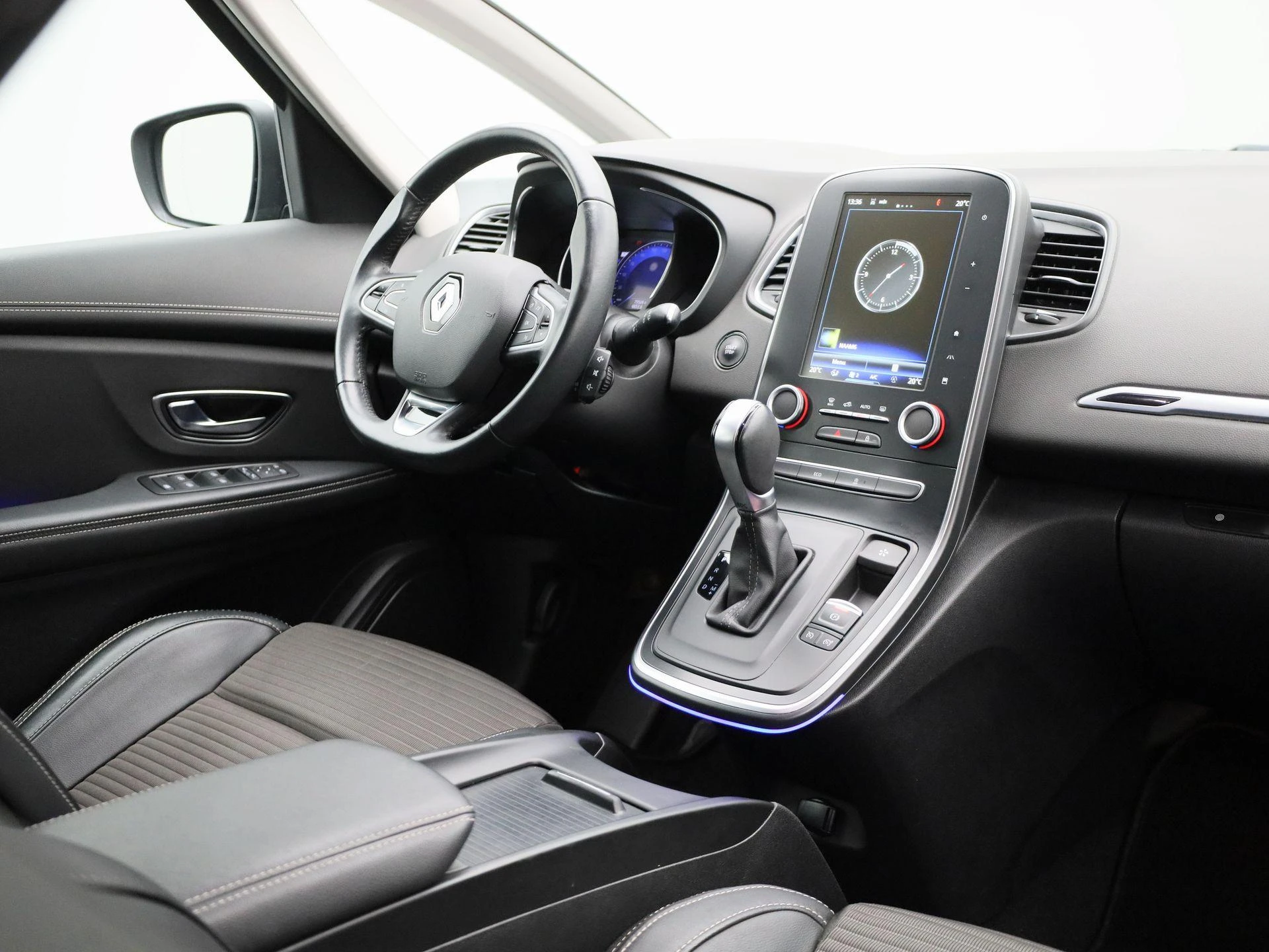 Renault-Scénic-image-37