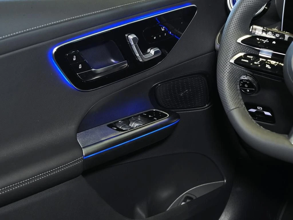 Mercedes-Benz-GLC 300 de-image-9