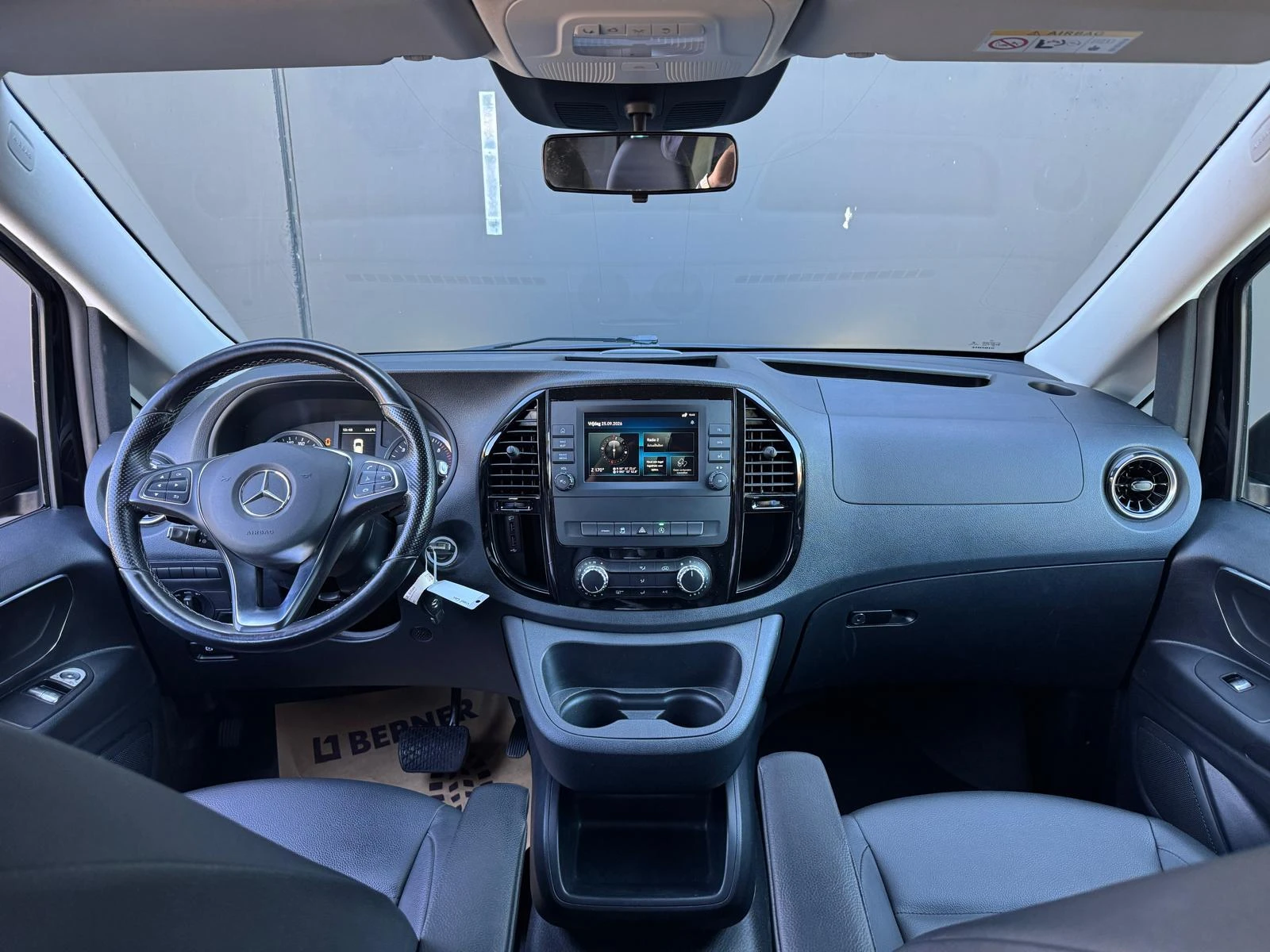 Mercedes-Benz-Vito-image-9