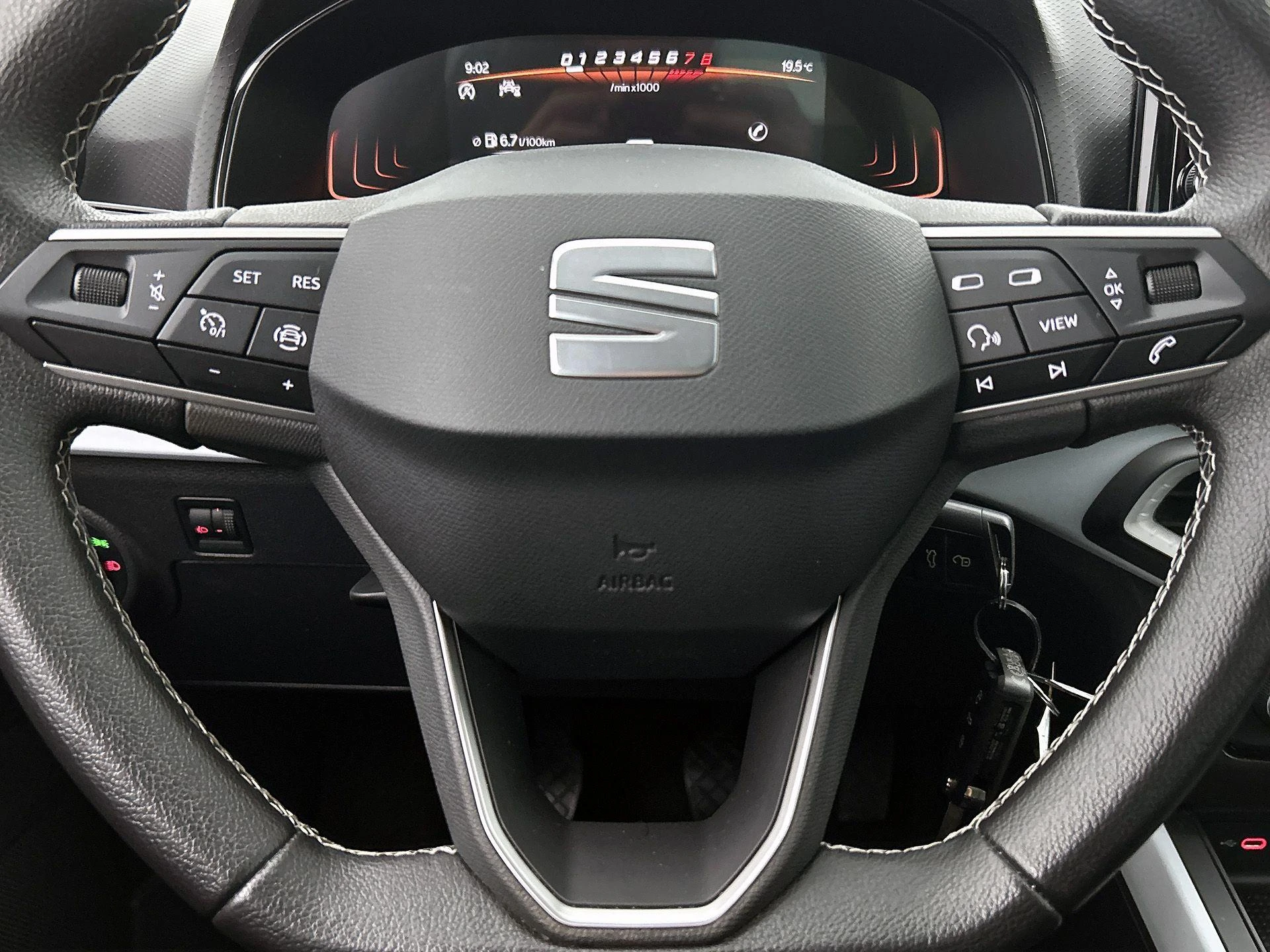SEAT-Arona-image-28
