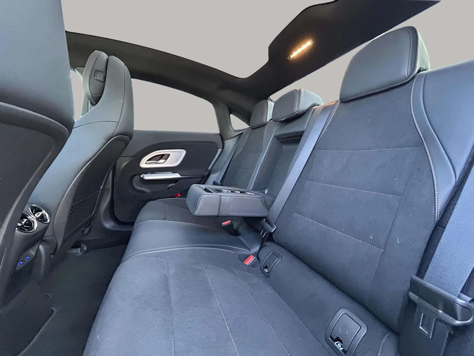 Mercedes-Benz-CLA-image-21