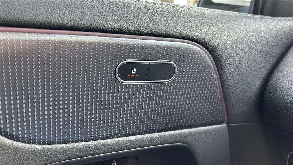 Mercedes-Benz-EQA-image-10