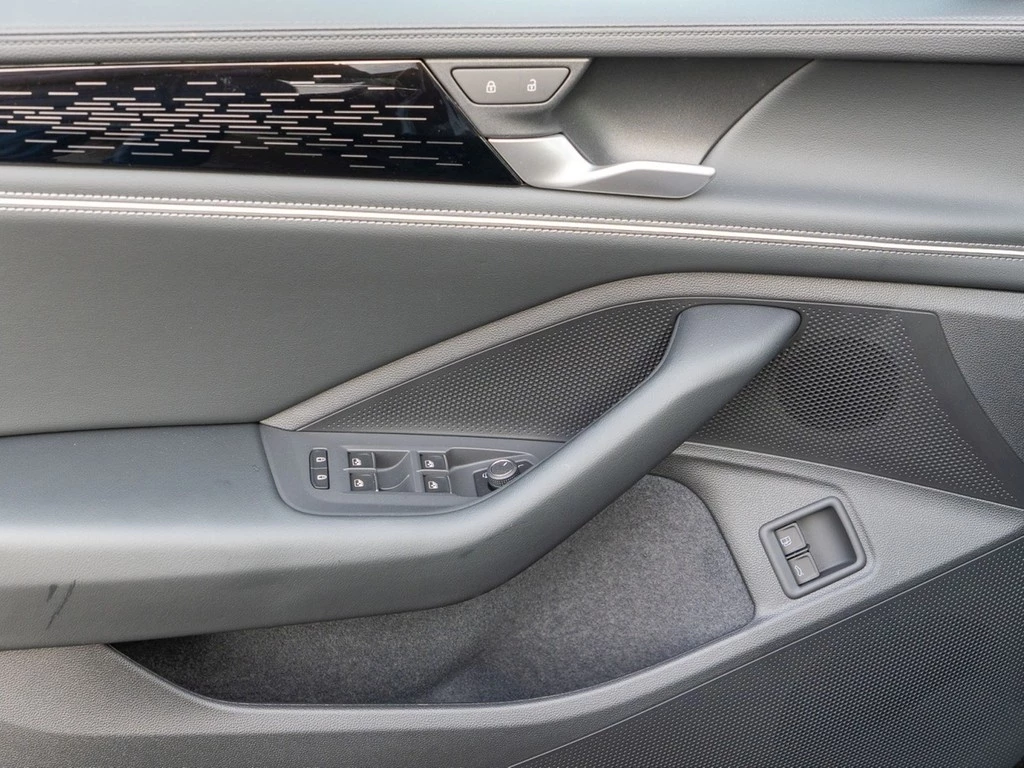 Volkswagen Passat Variant 1.5 TSI DSG eHybrid Elegance AHK