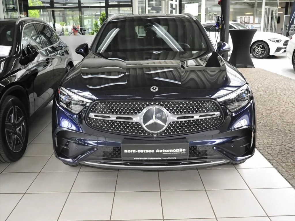 Mercedes-Benz-GLC 300 de-image-3