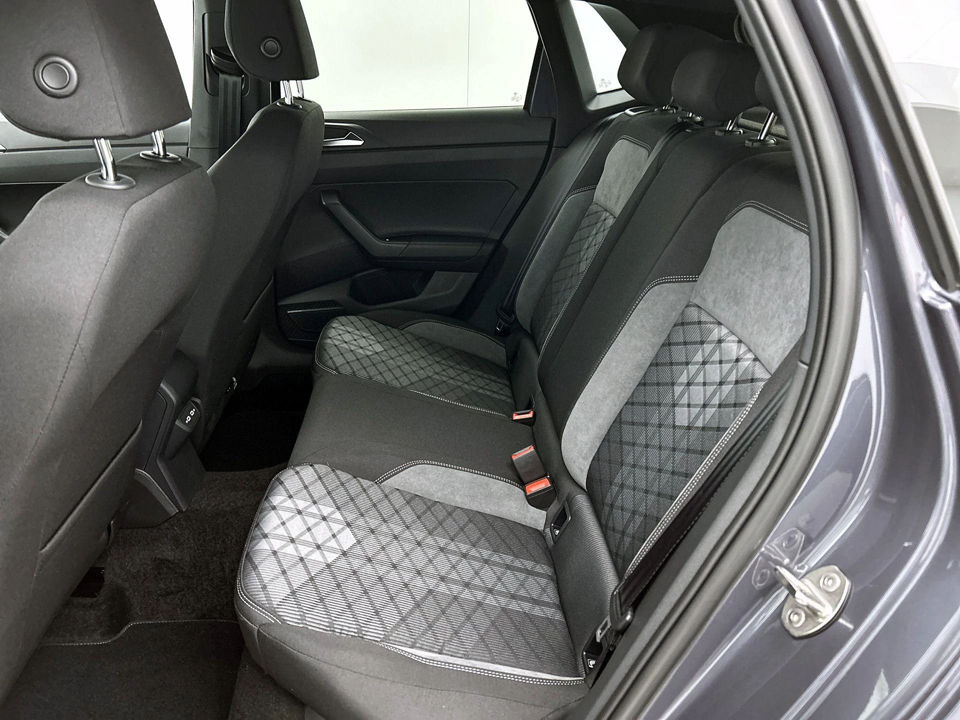 Volkswagen-Polo-image-27
