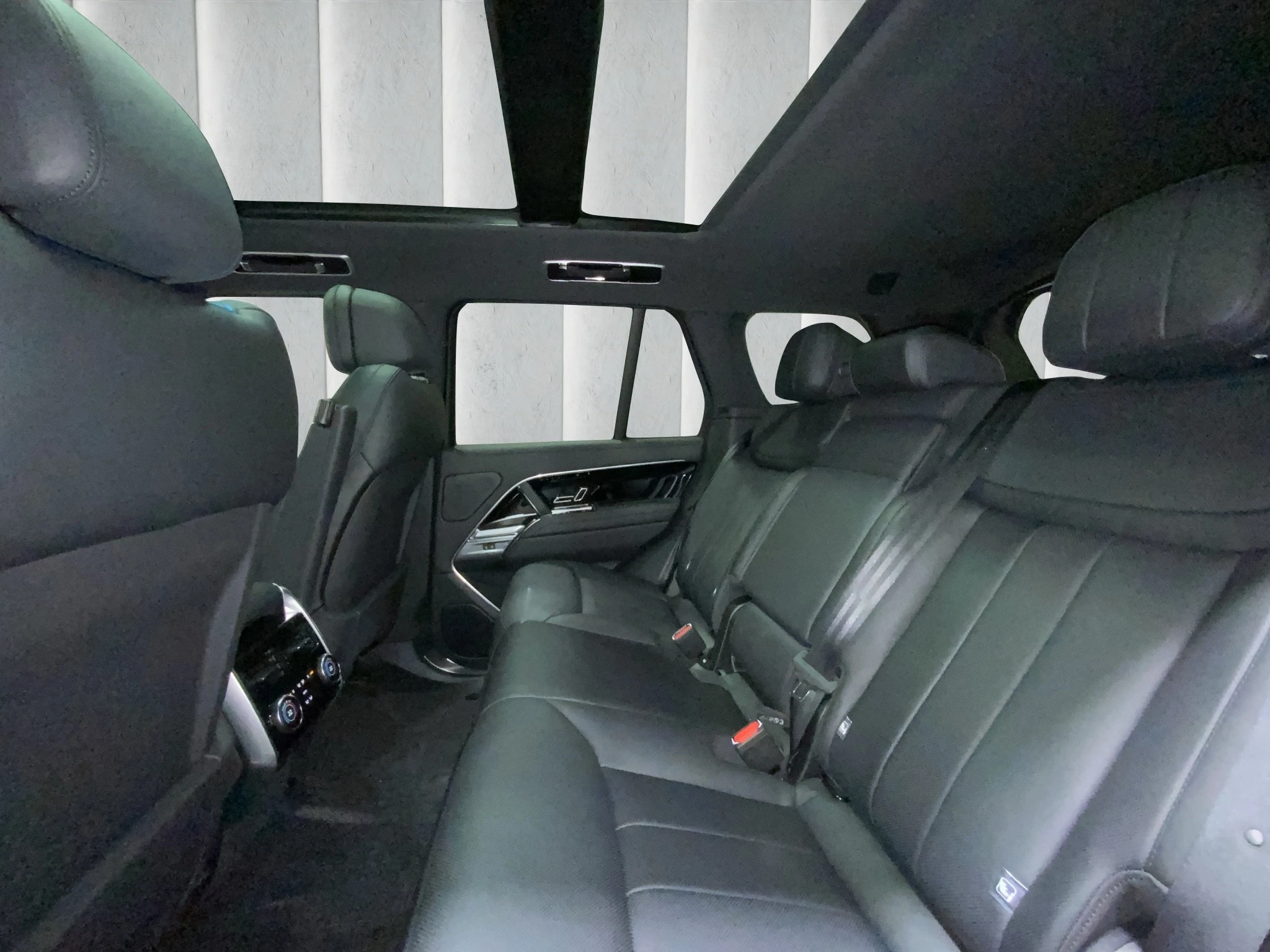 Land Rover-Range Rover-image-7