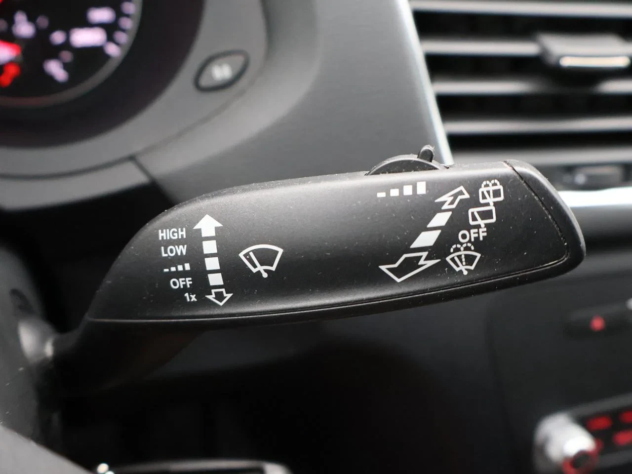 Audi Q3 Audi Q3 1.4TFSI 125PK *LEDER*CRUISE CONTROL*NAVI*CD SPELER*BLTH*PDC*AIRCO*ZETELVERWARMING*...*