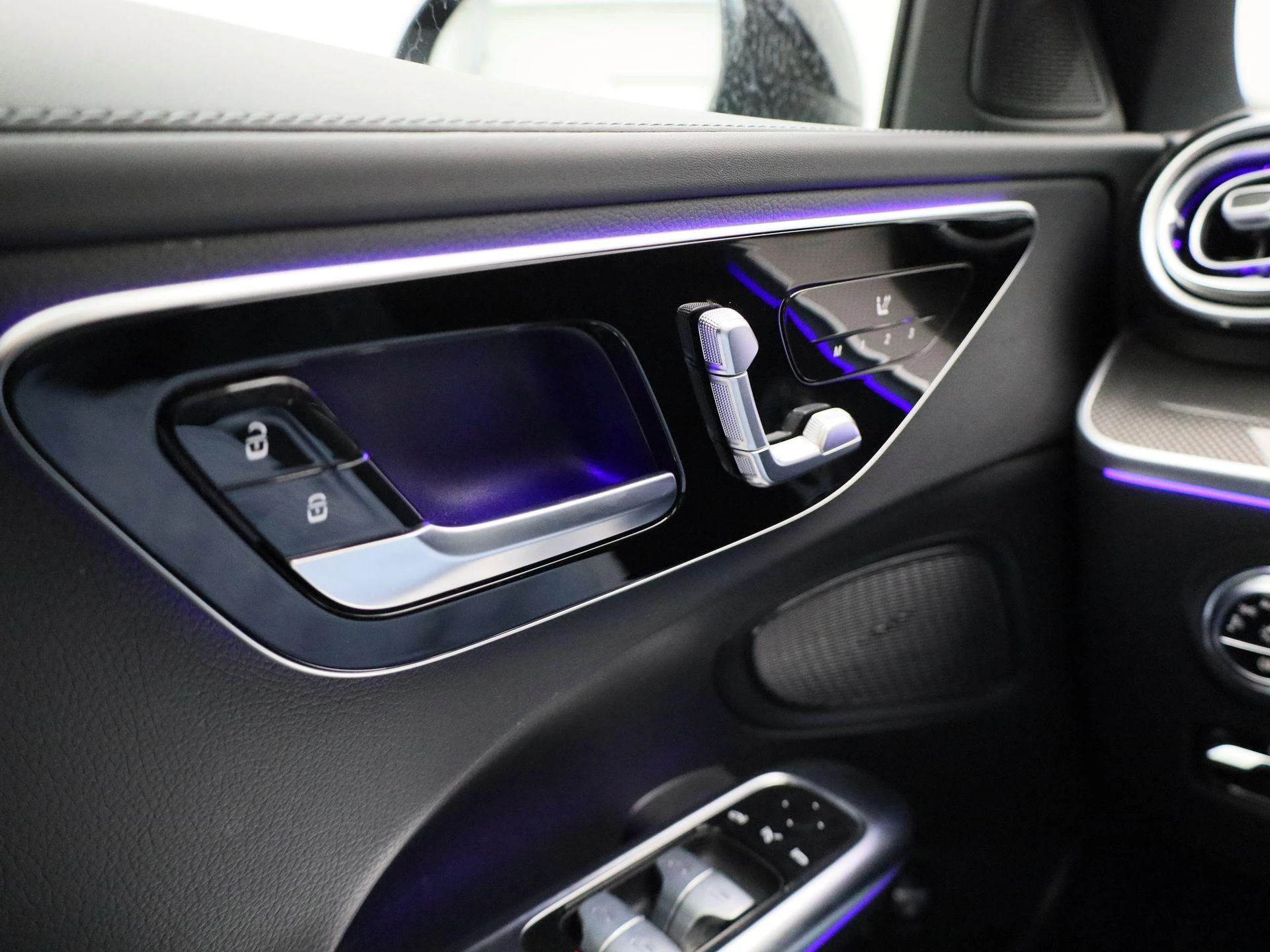 Mercedes-Benz-C-Klasse-image-26