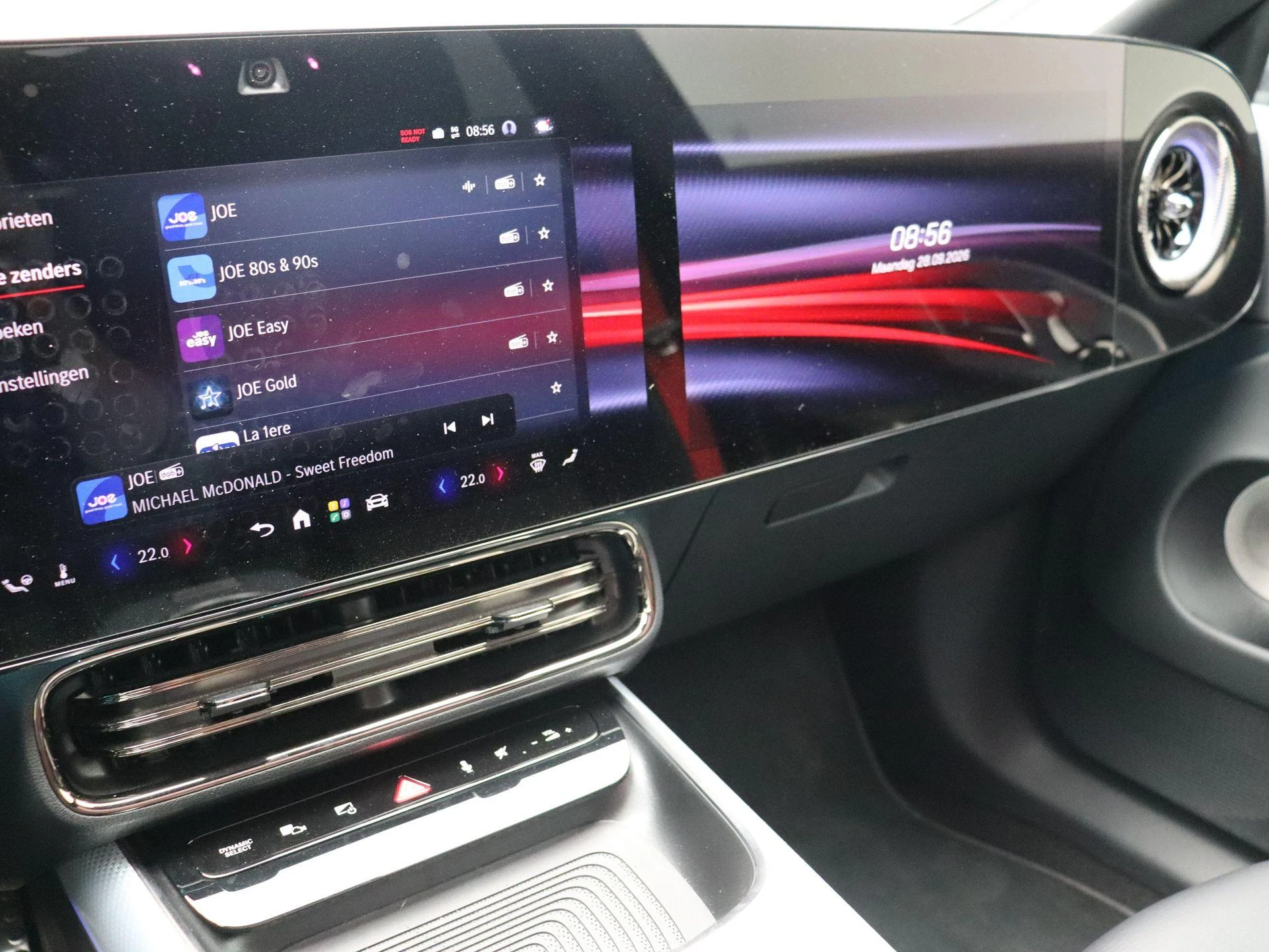 Mercedes-Benz-CLA-image-16