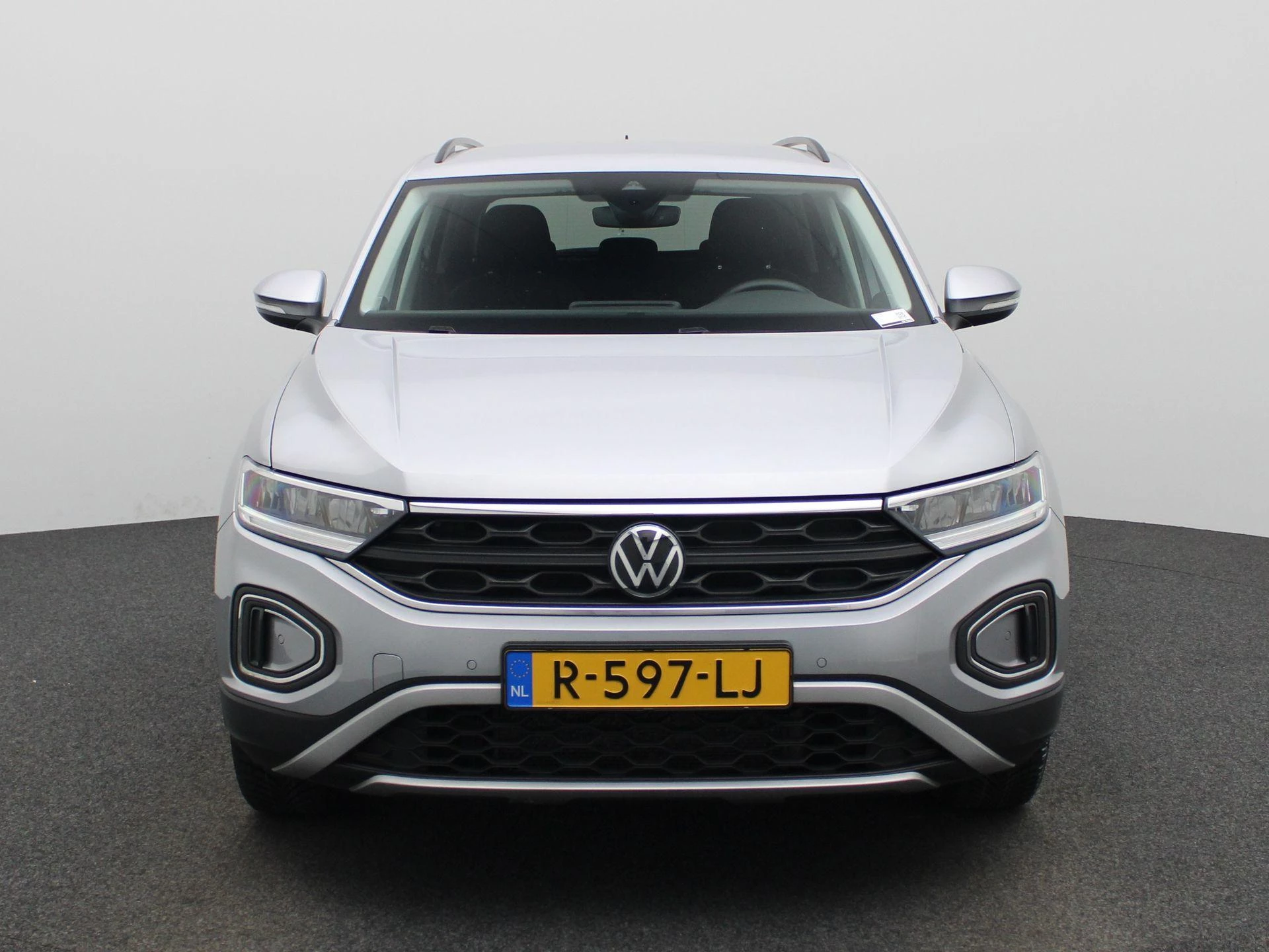 Volkswagen-T-Roc-image-2