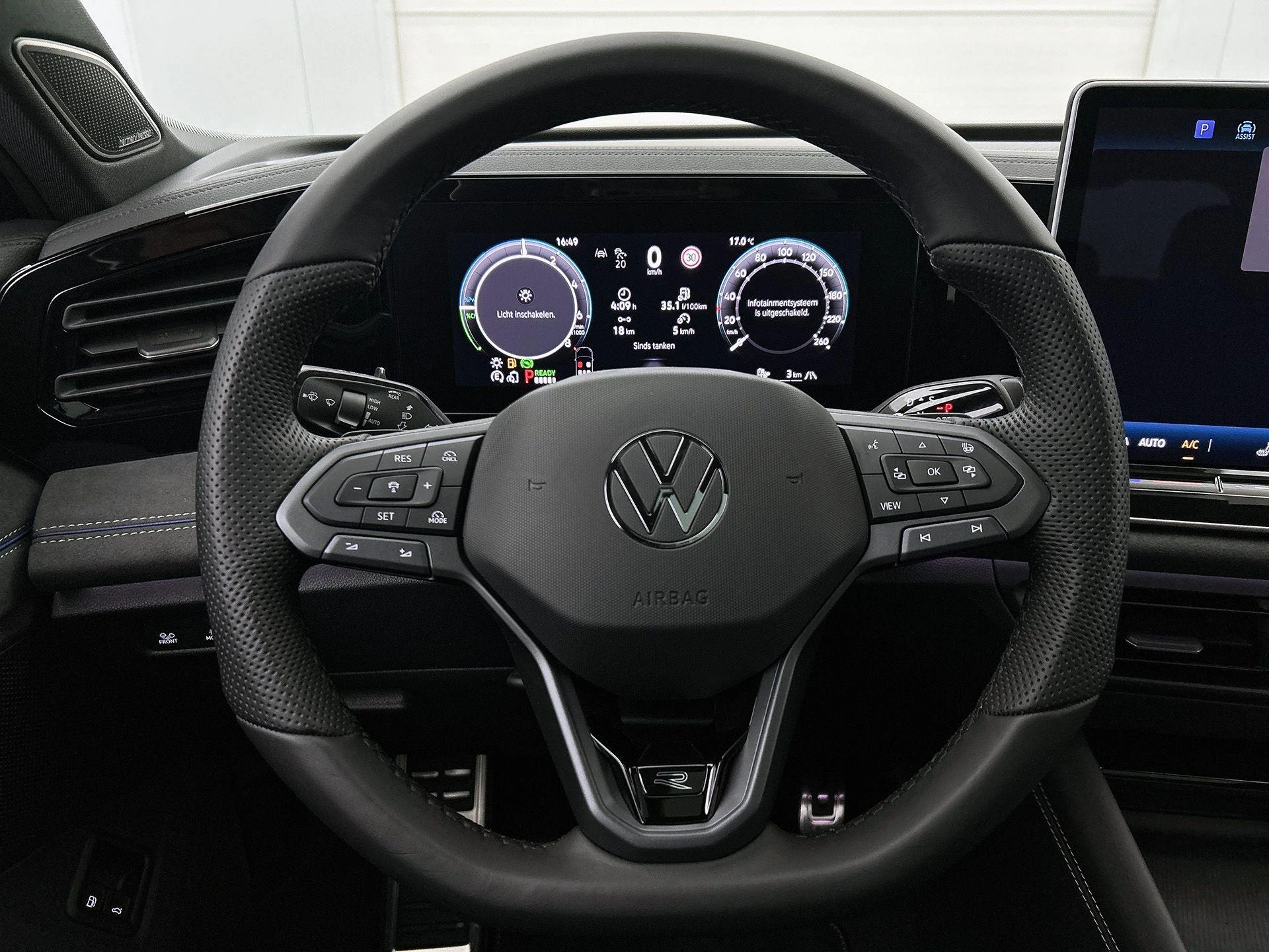 Volkswagen-Tiguan-image-37